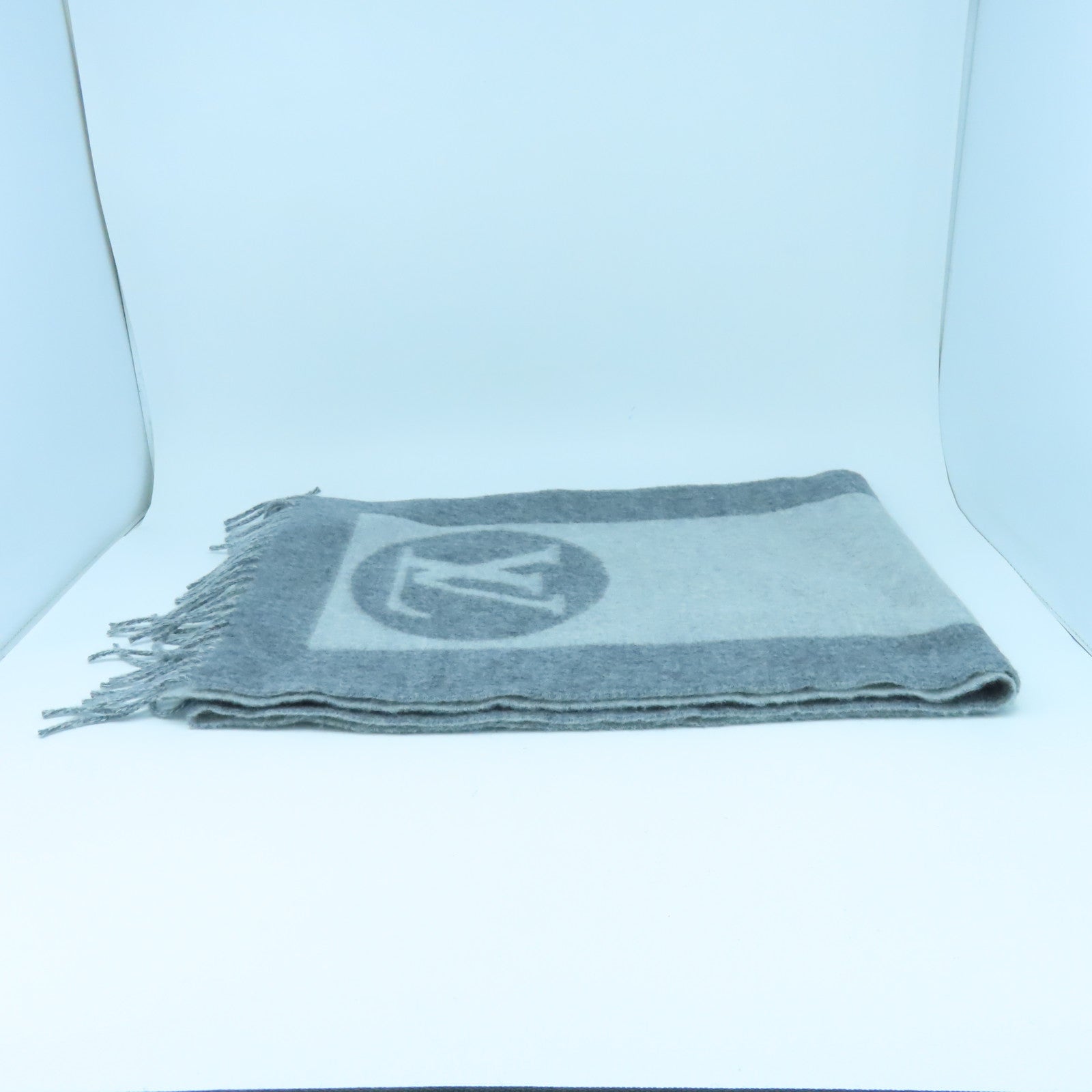 LOUIS VUITTON 羊毛/Cashmere Essential Scarf圍巾灰色