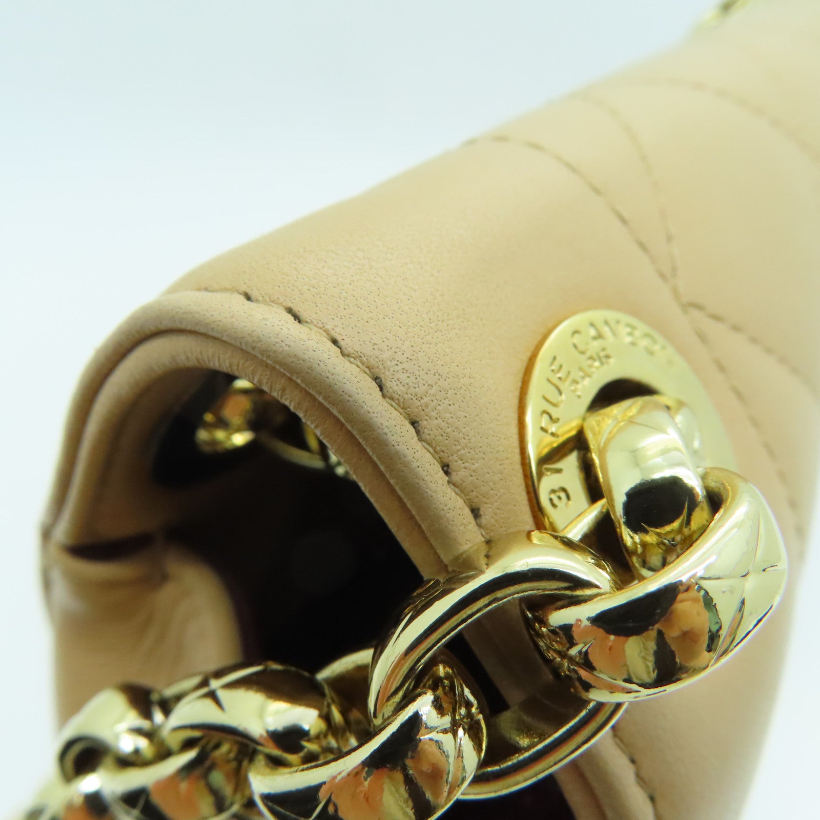 CHANEL 【激減優惠】菱格羊皮皮革Chain Shoulder金扣肩背袋米色