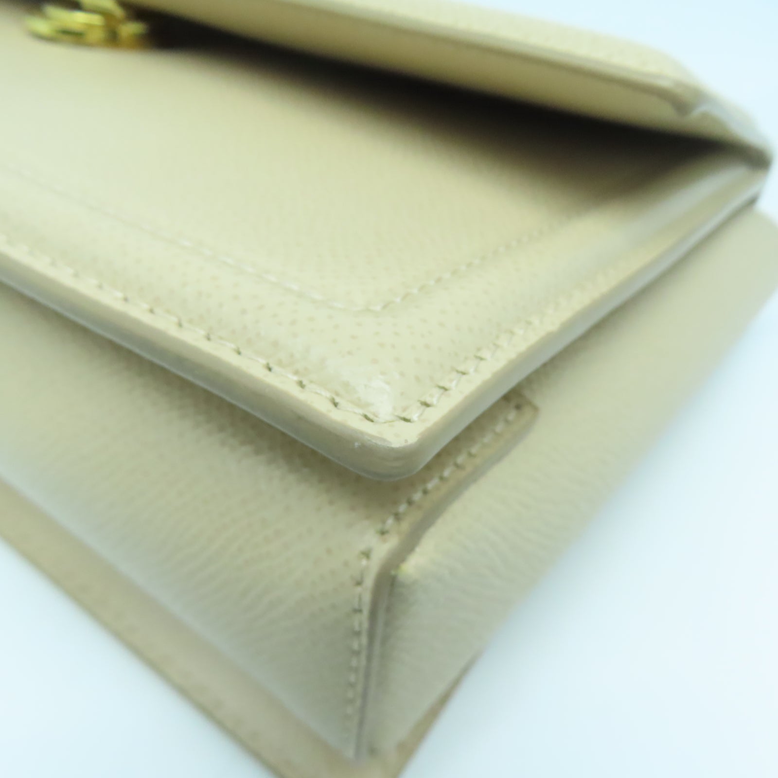 Salvatore Ferragamo 牛皮皮革Shoulder Bag金扣鏈帶肩背袋米色