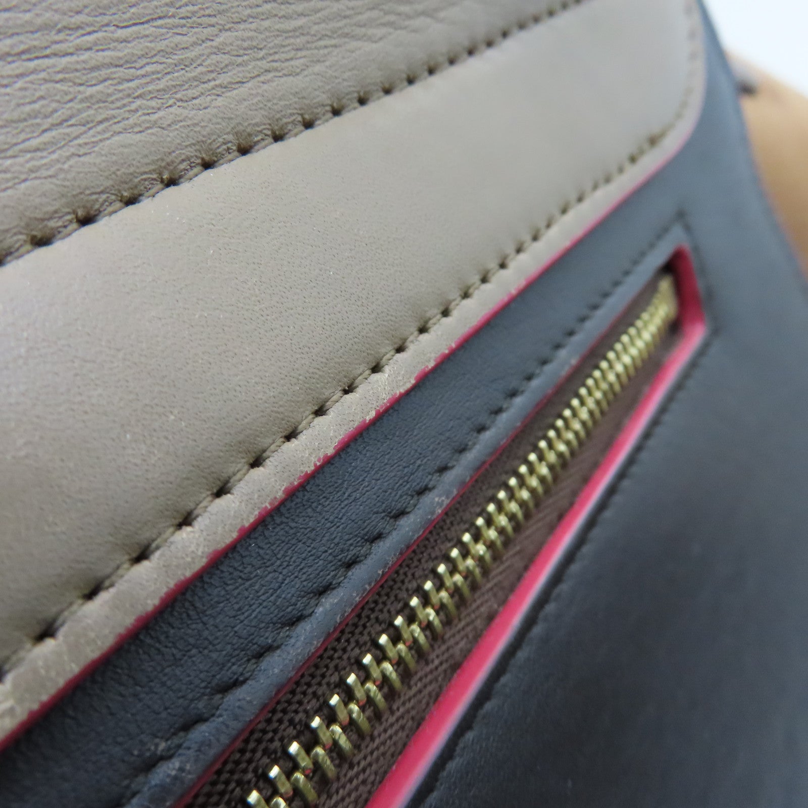 CELINE 牛皮皮革Trapeze金扣肩背袋啡色