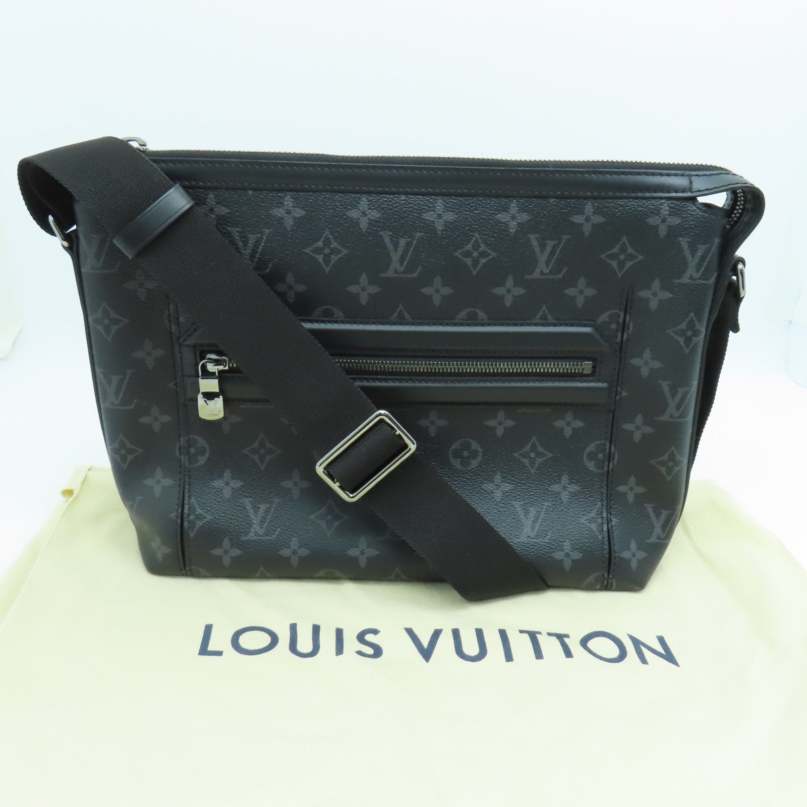 LOUIS VUITTON Monogarm Eclipse Odyssey銀扣肩背袋黑色