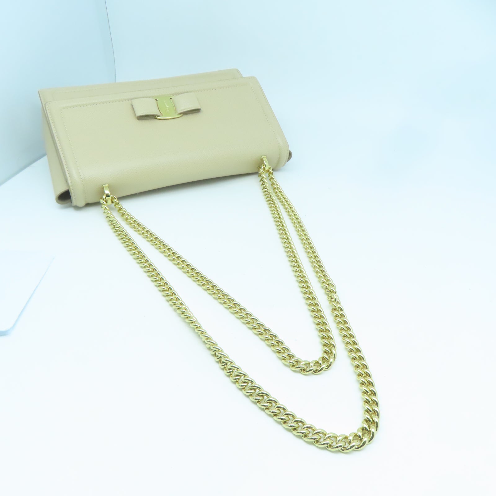 Salvatore Ferragamo 牛皮皮革Shoulder Bag金扣鏈帶肩背袋米色