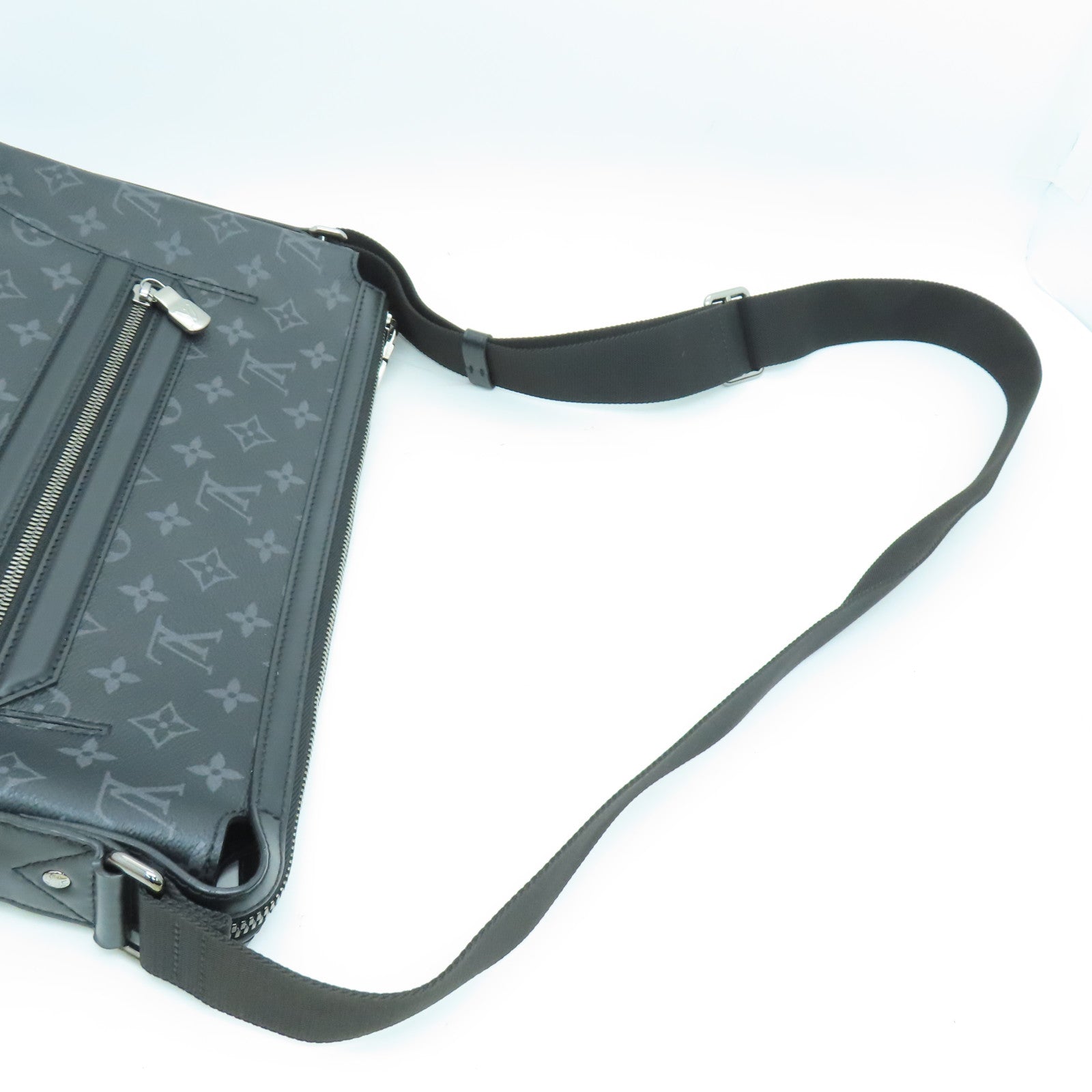 LOUIS VUITTON Monogarm Eclipse Odyssey銀扣肩背袋黑色