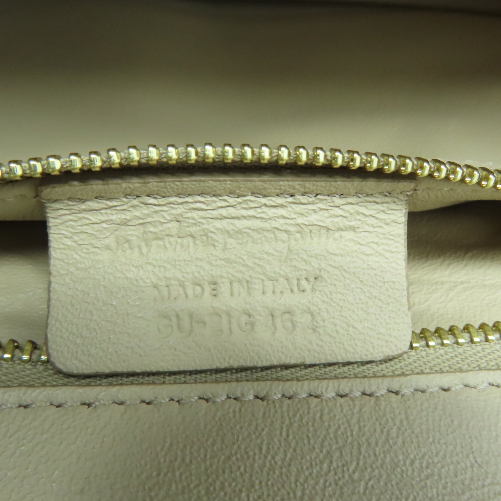Salvatore Ferragamo 牛皮皮革Shoulder Bag金扣鏈帶肩背袋米色