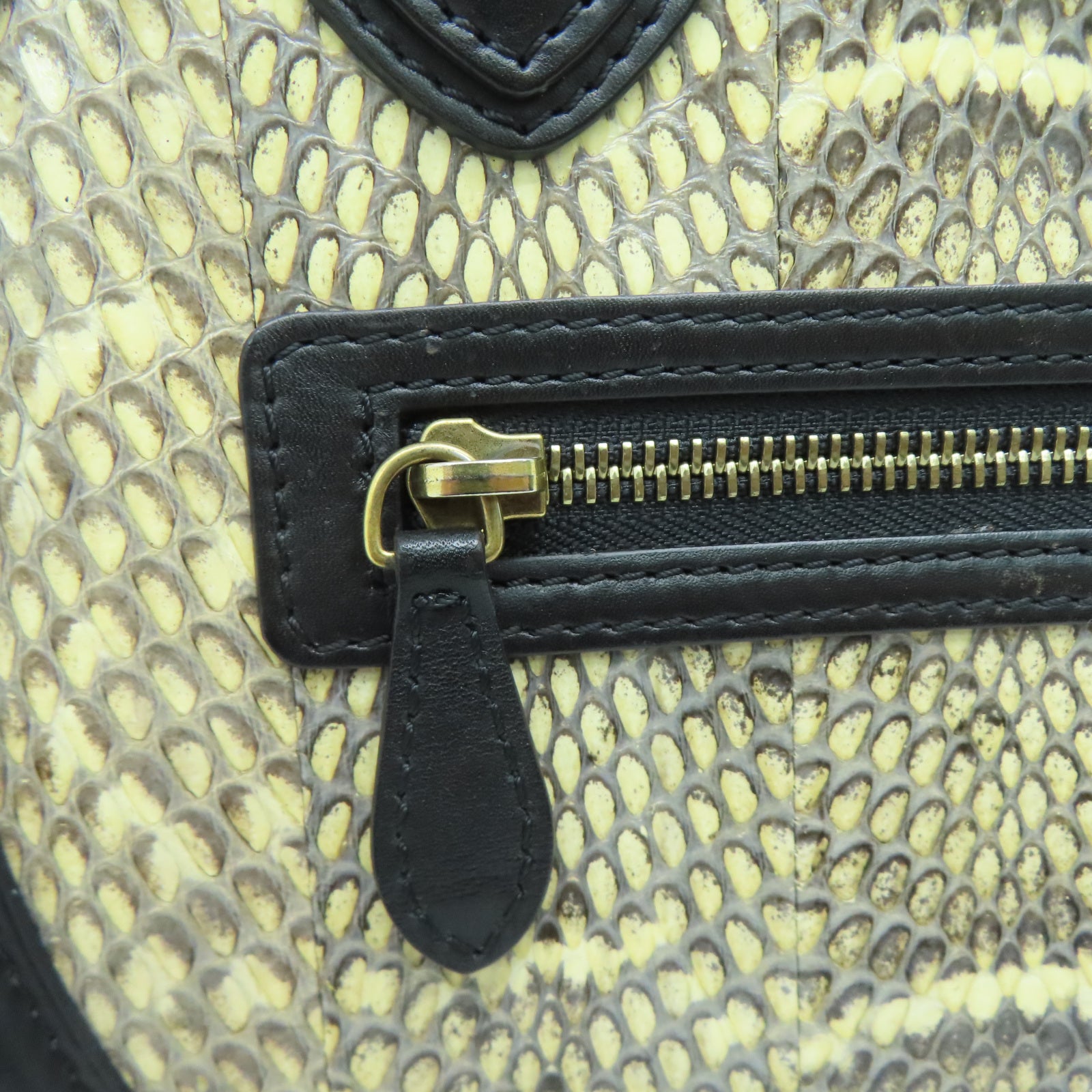 CELINE 蛇皮皮革Mirco Luggage金扣肩背袋黑色/米色