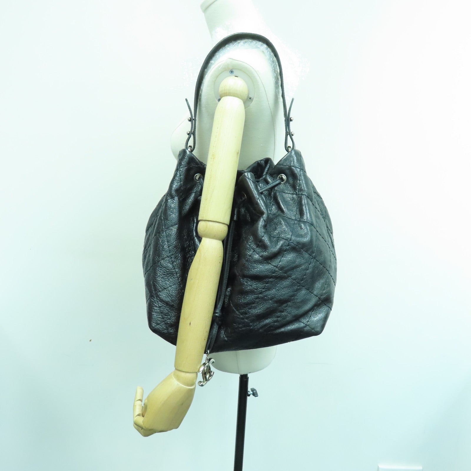 CHANEL 菱格牛皮皮革Shoulder Bag银扣肩背袋黑色