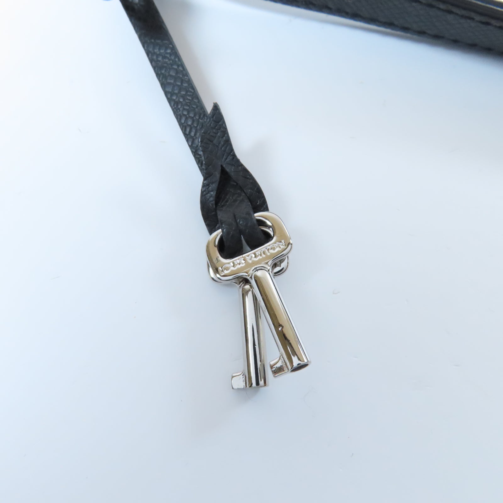 LOUIS VUITTON 牛皮皮革Neo Bellaia Clutch銀扣手拿包黑色
