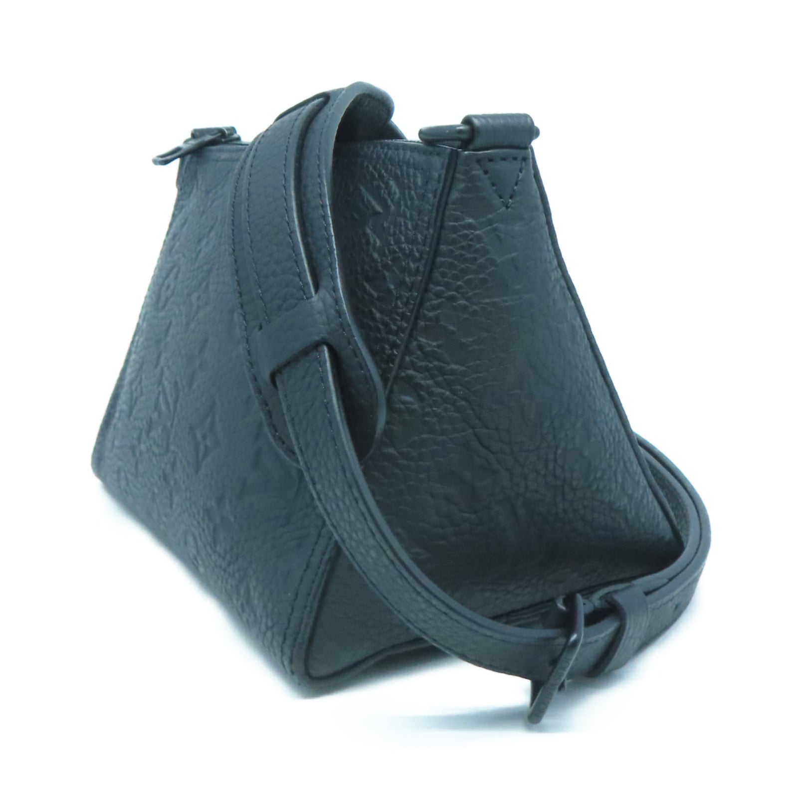 LOUIS VUITTON Monogram Taurillon Triangle Messenger黑扣肩背袋黑色