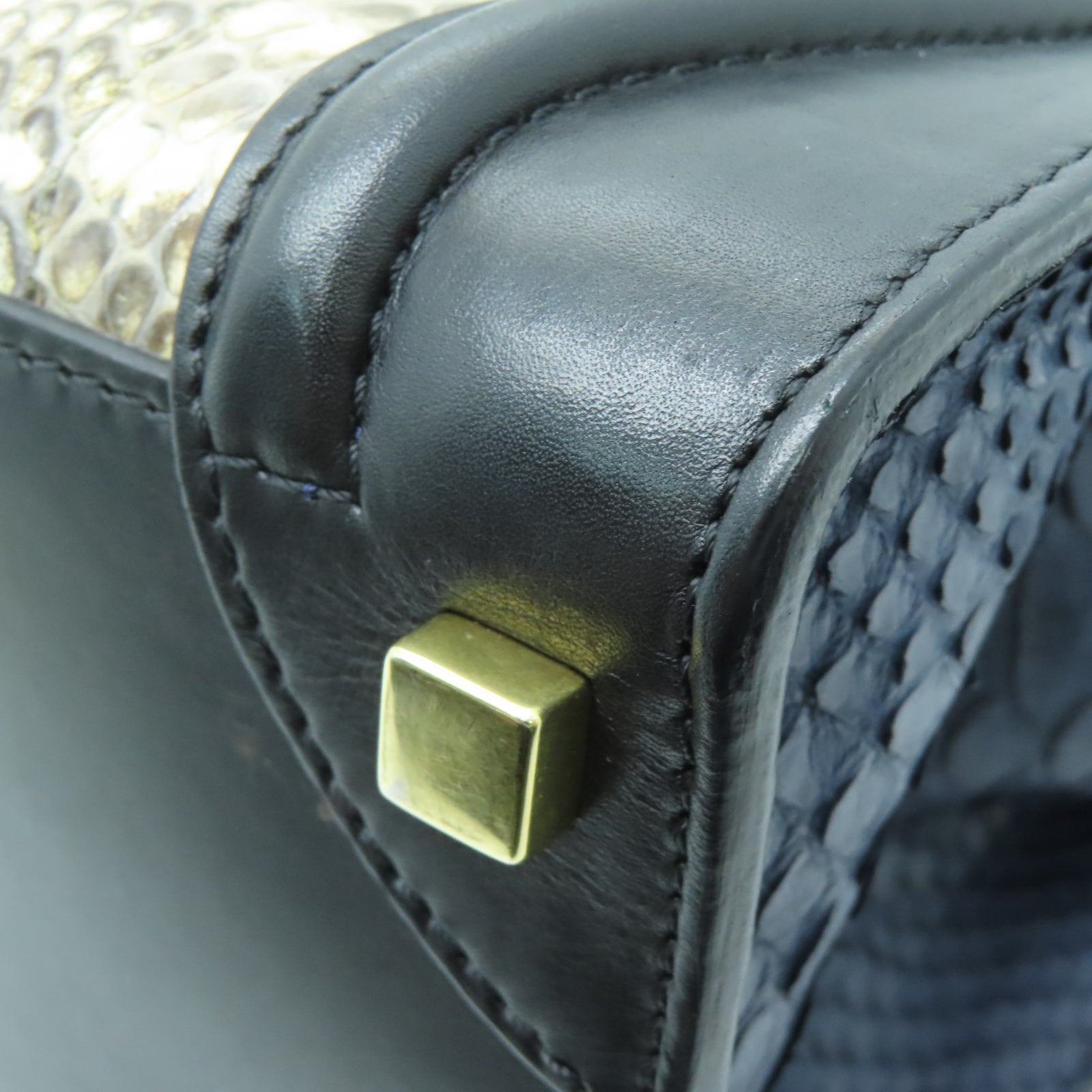 CELINE 蛇皮皮革Mirco Luggage金扣肩背袋黑色/米色