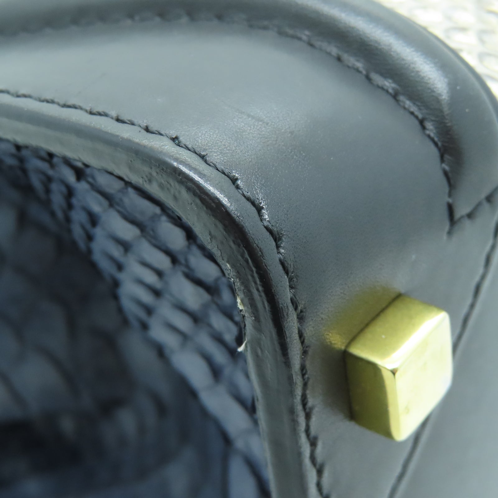 CELINE 蛇皮皮革Mirco Luggage金扣肩背袋黑色/米色