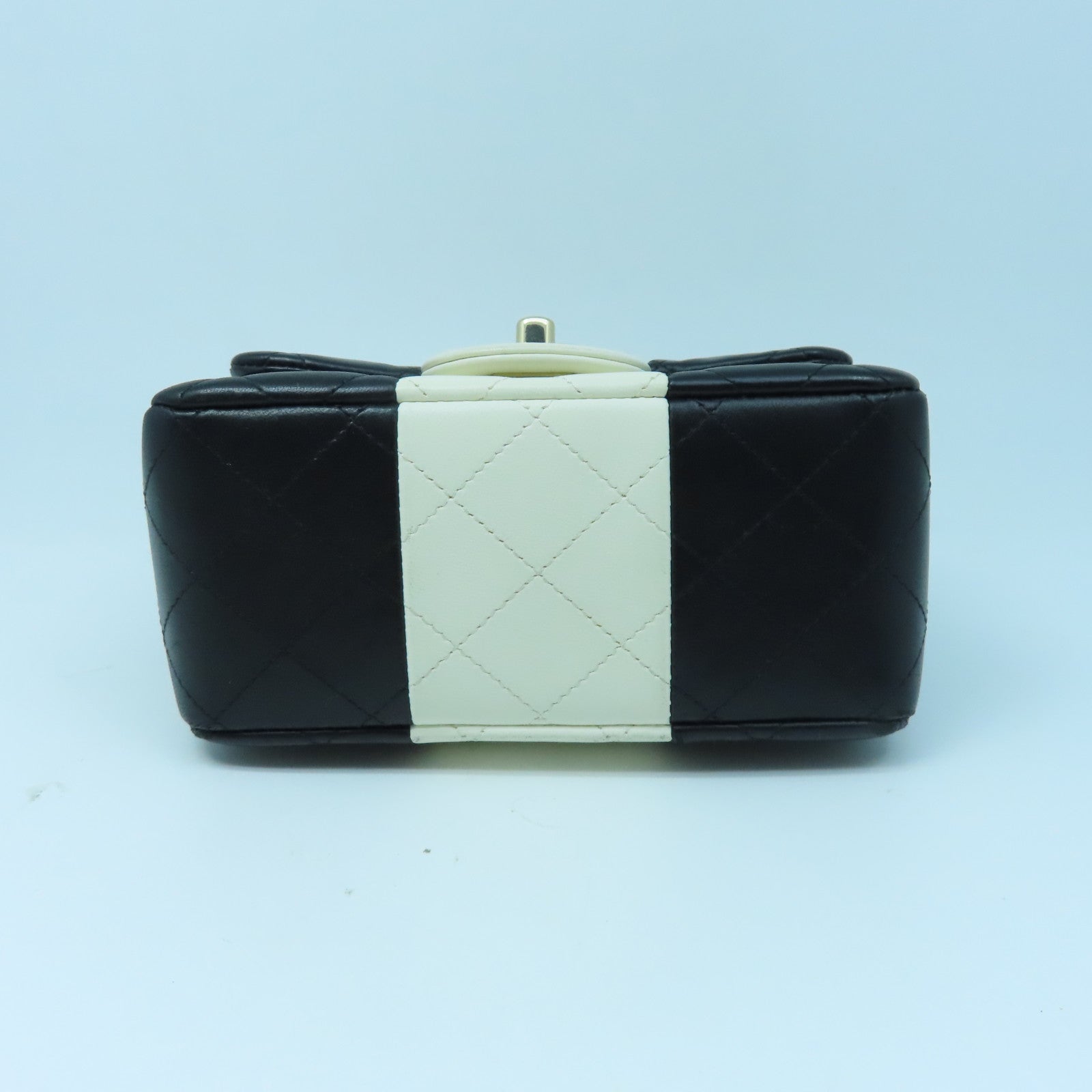 CHANEL 菱格牛皮皮革Chain Shoulder Bag金扣肩背袋黑色/白色