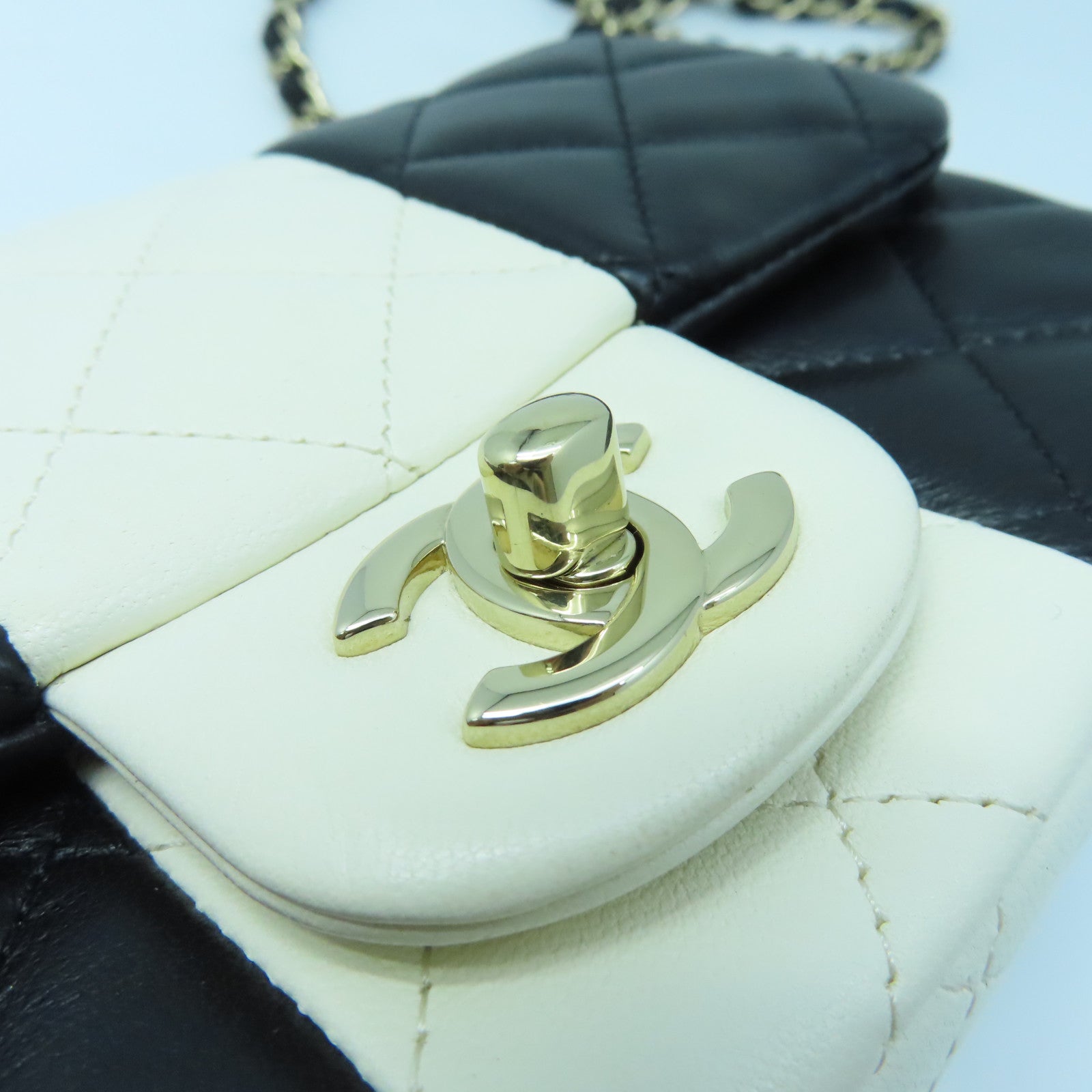 CHANEL 菱格牛皮皮革Chain Shoulder Bag金扣肩背袋黑色/白色