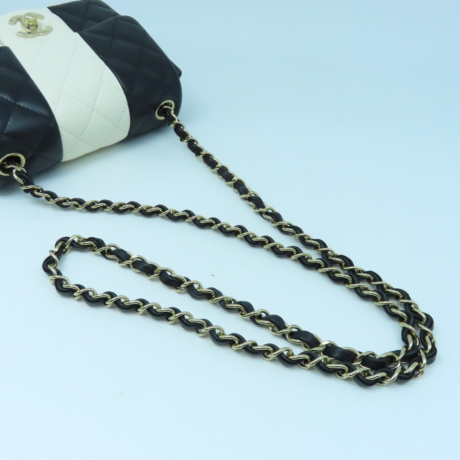 CHANEL 菱格牛皮皮革Chain Shoulder Bag金扣肩背袋黑色/白色