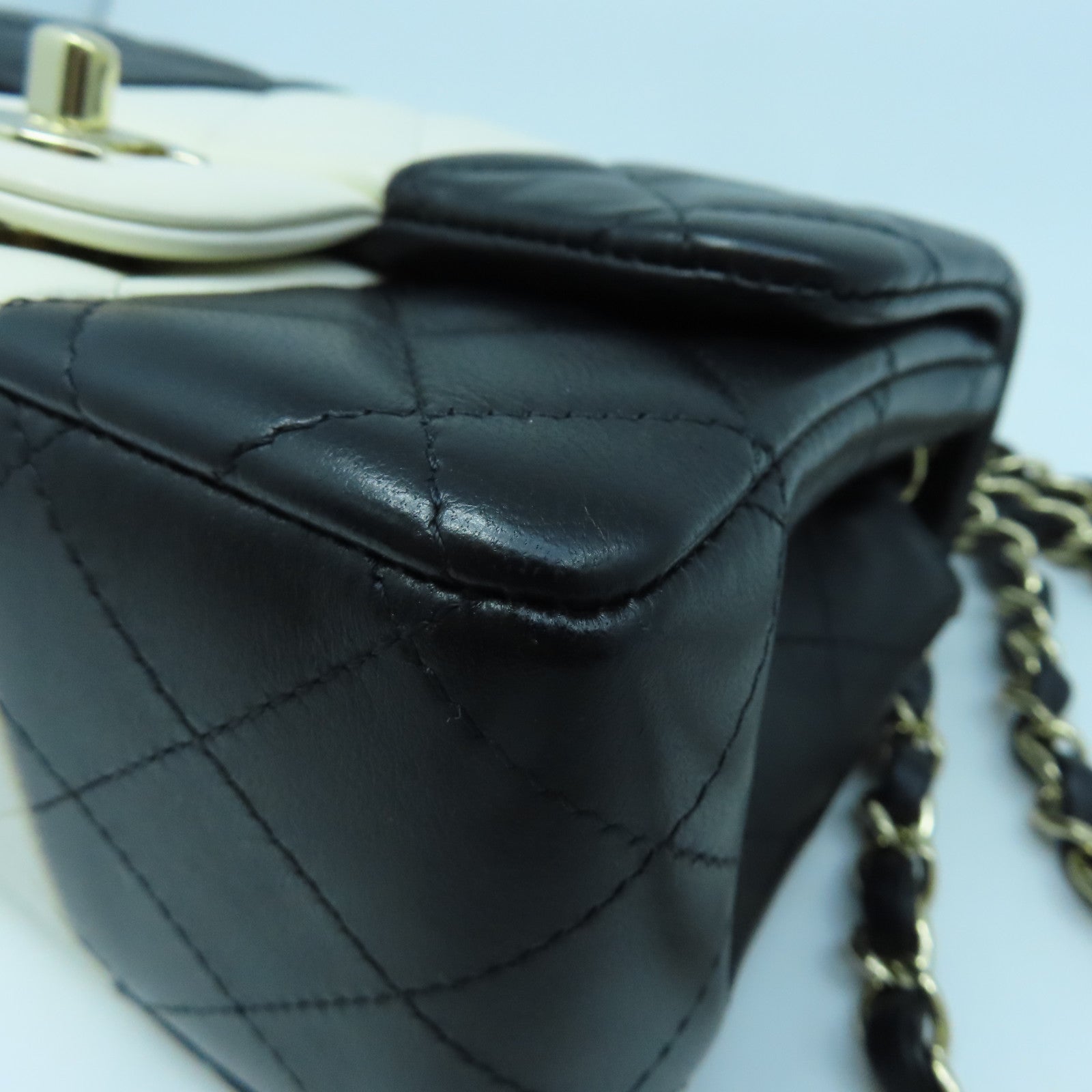 CHANEL 菱格牛皮皮革Chain Shoulder Bag金扣肩背袋黑色/白色