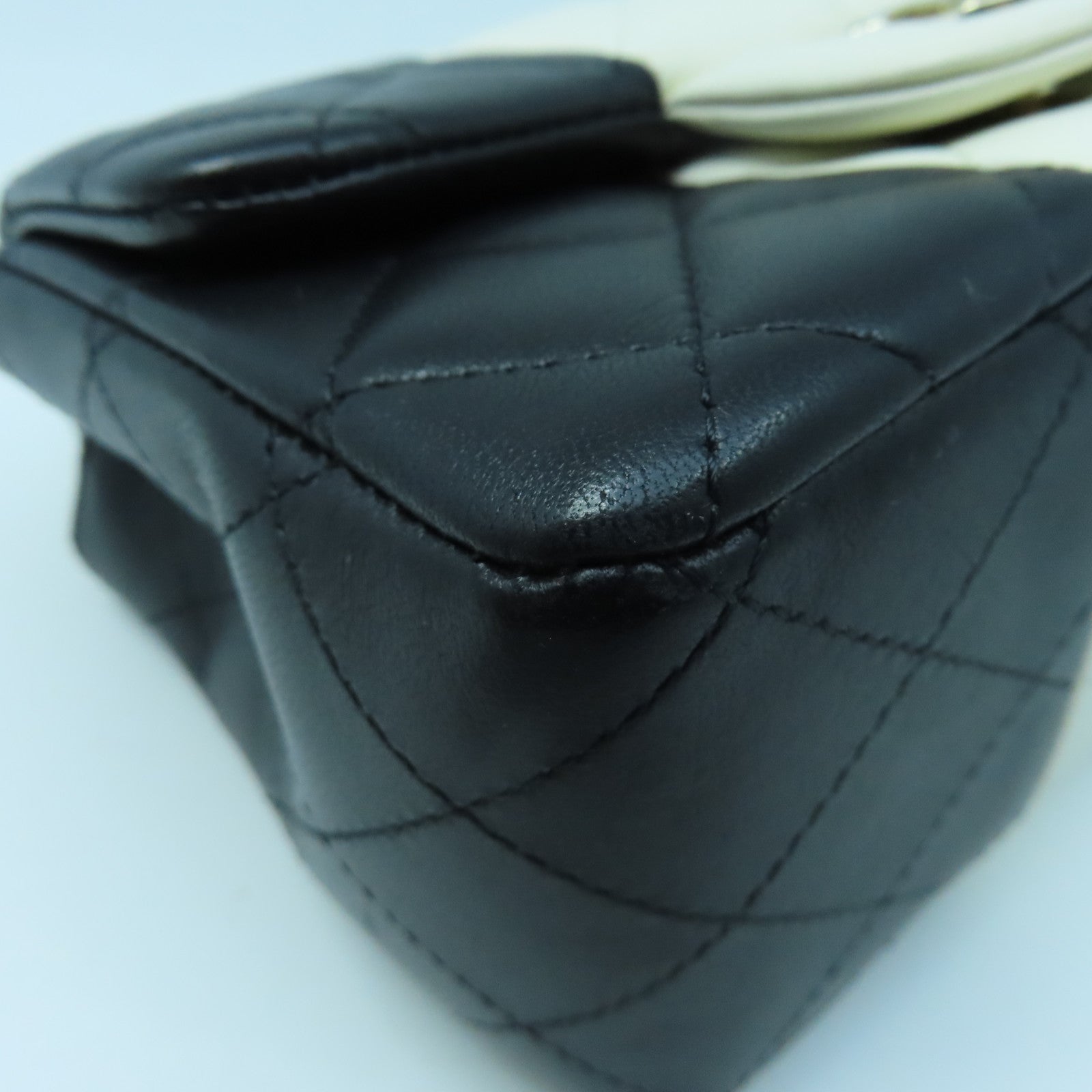 CHANEL 菱格牛皮皮革Chain Shoulder Bag金扣肩背袋黑色/白色