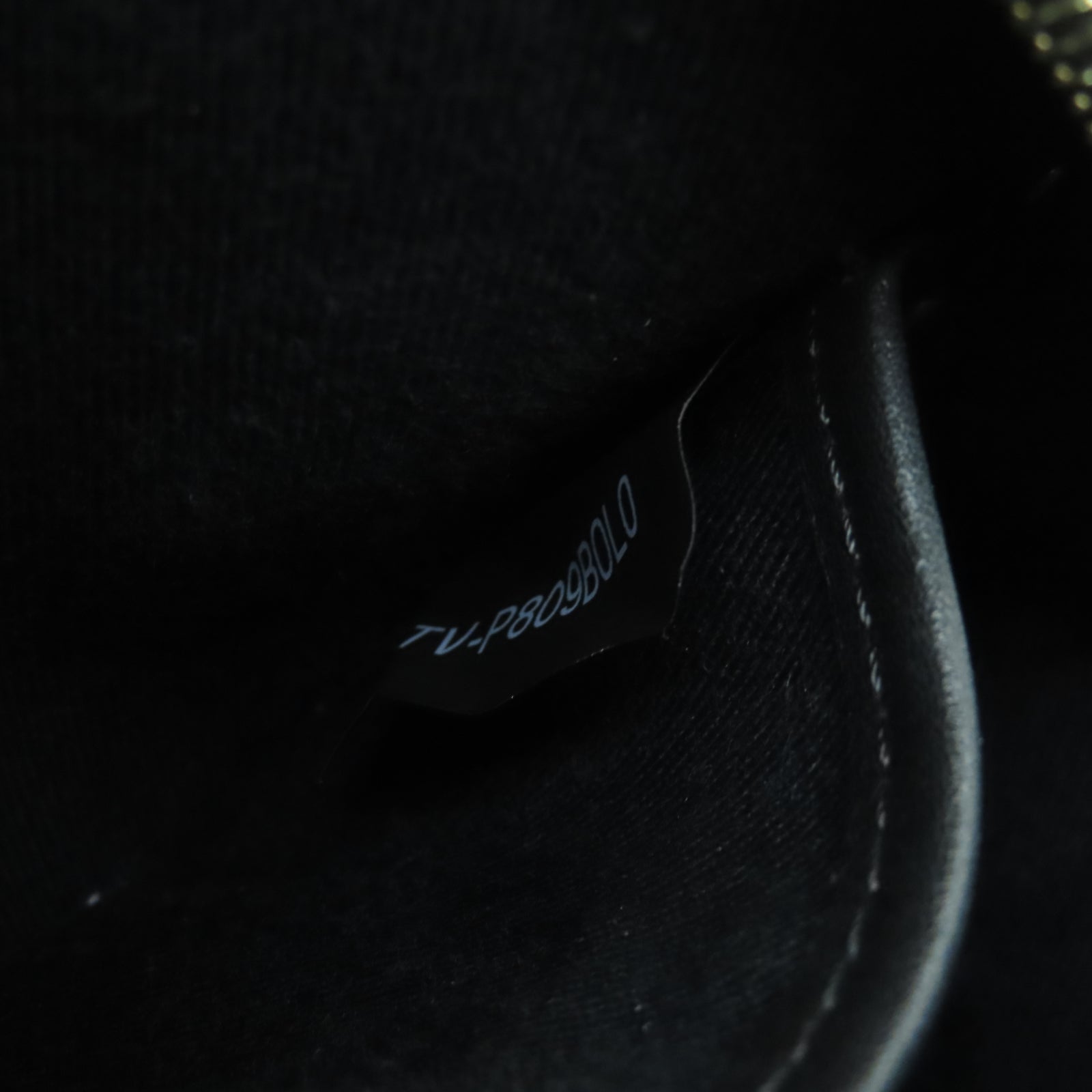 Valentino 窩釘牛皮皮革Shoulder Bag金扣肩背袋黑色