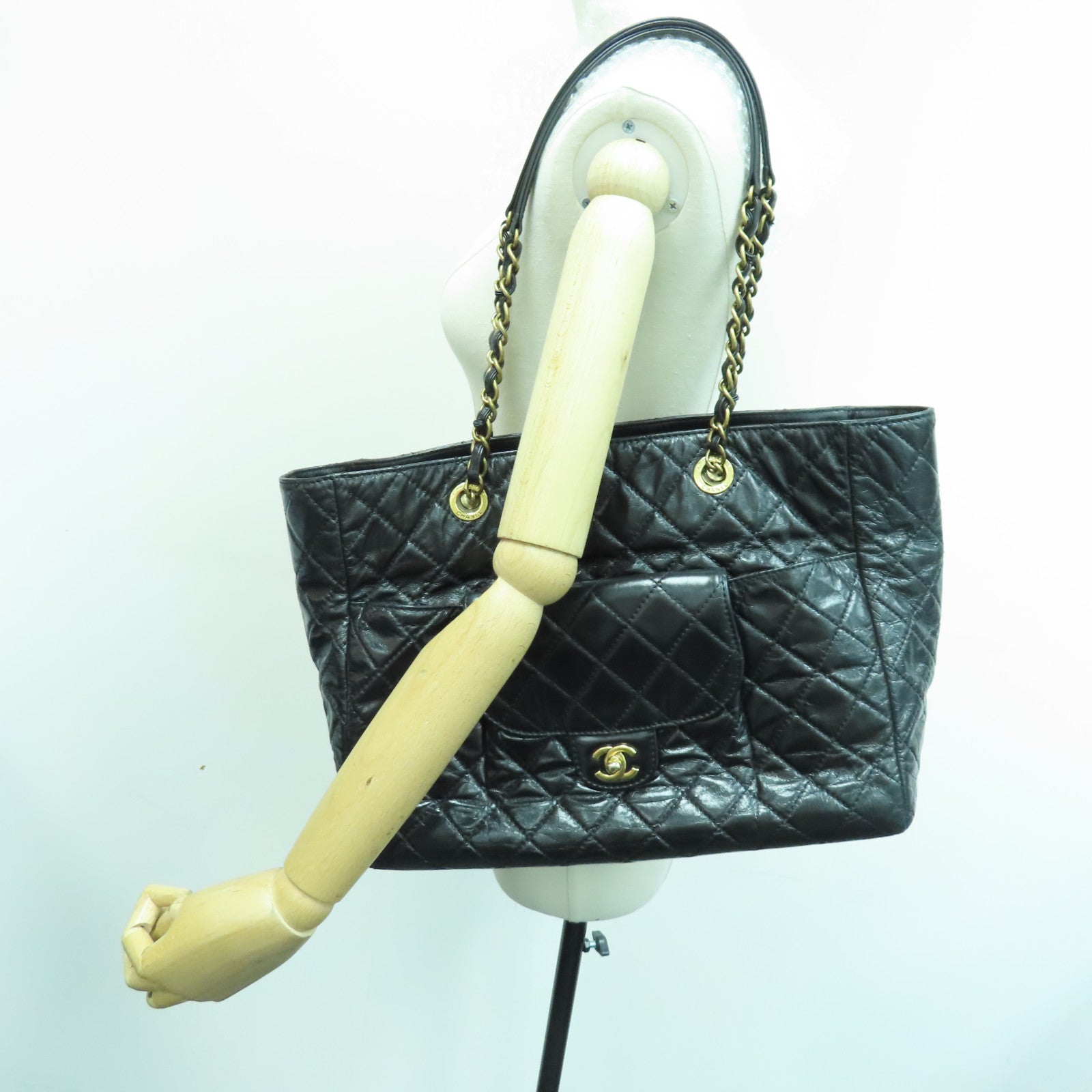 CHANEL 菱格Aged Calf皮革Chain Shoulder金扣肩背袋黑色