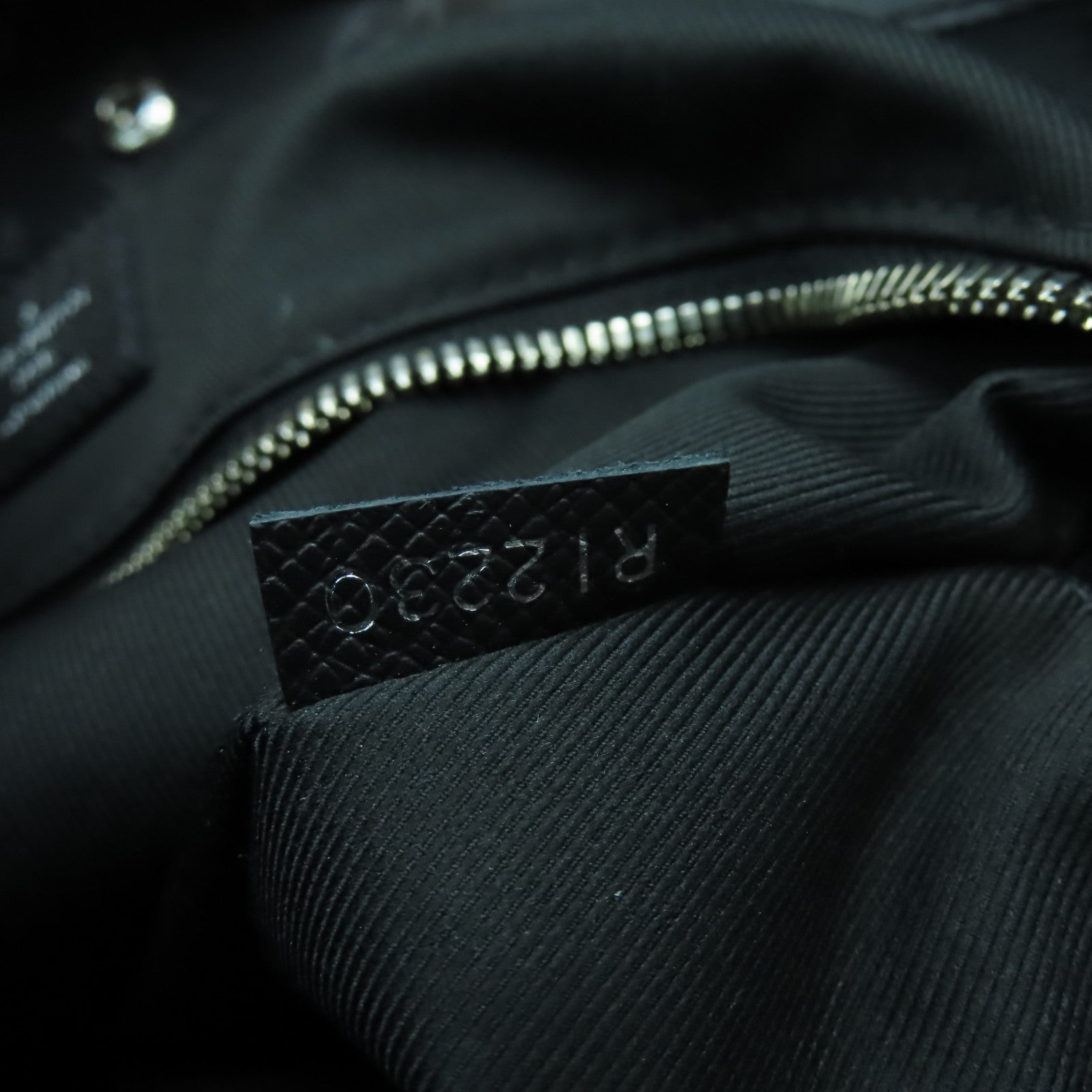 LOUIS VUITTON Monogram Eclipse City Tote Bag Taigarama銀扣手挽肩背兩用袋黑色