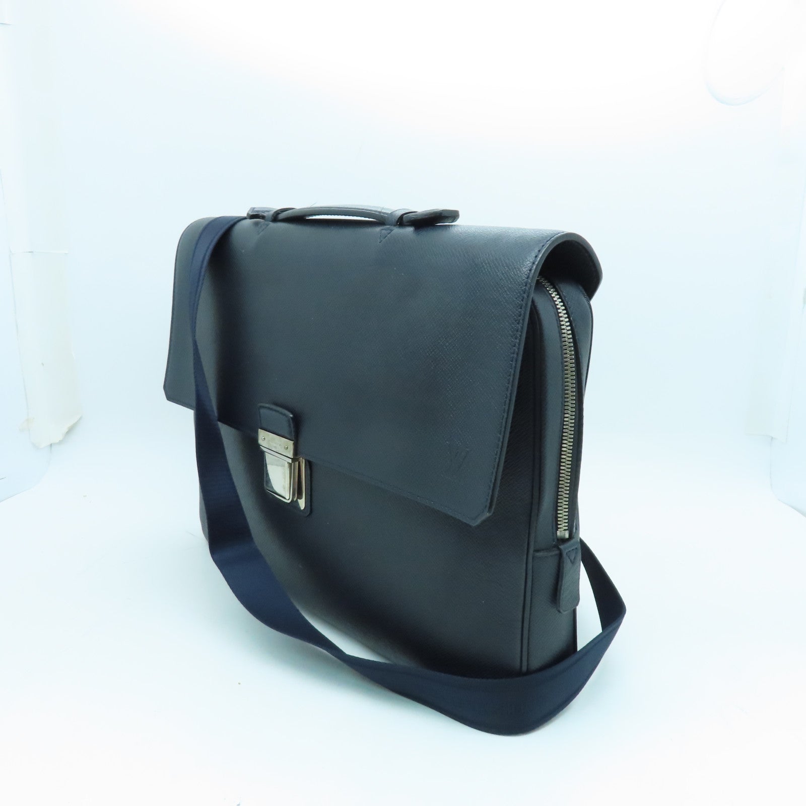 LOUIS VUITTON cowhide leather Vassili PM silver buckle shoulder bag black