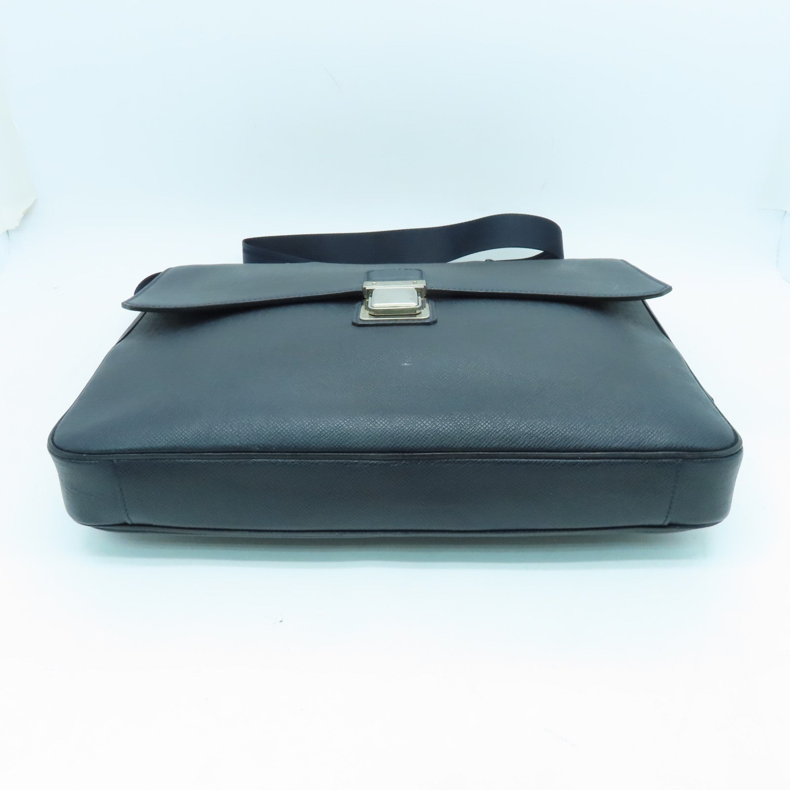 LOUIS VUITTON cowhide leather Vassili PM silver buckle shoulder bag black