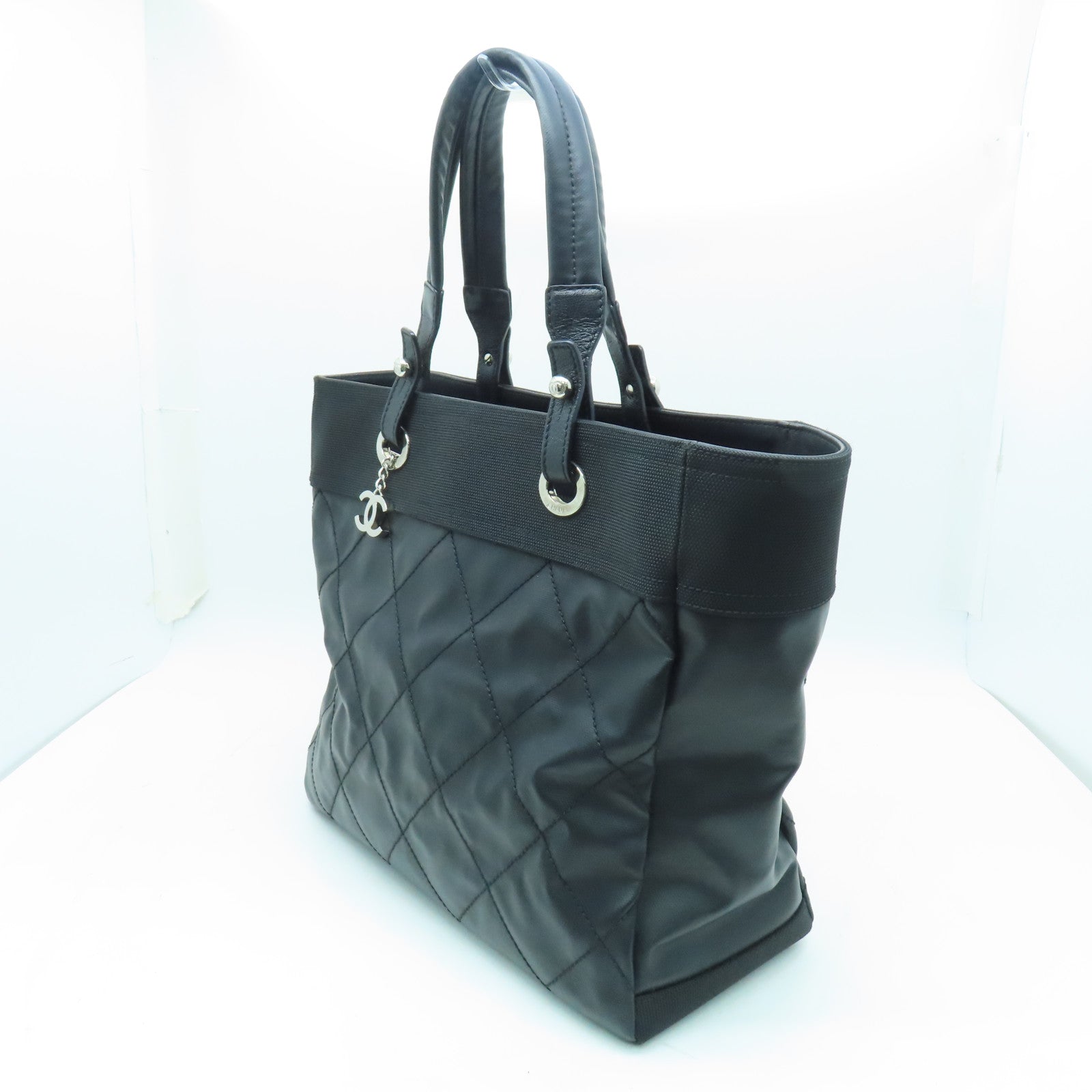 CHANEL 牛皮皮革Totebag銀扣手挽袋黑色