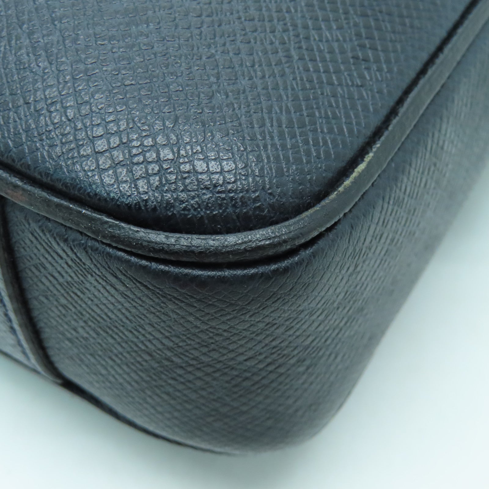 LOUIS VUITTON cowhide leather Vassili PM silver buckle shoulder bag black