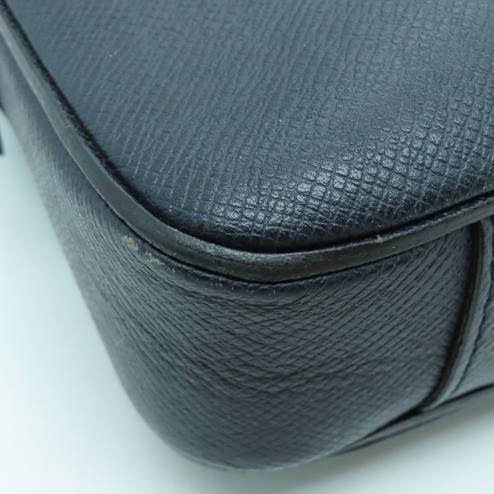 LOUIS VUITTON cowhide leather Vassili PM silver buckle shoulder bag black