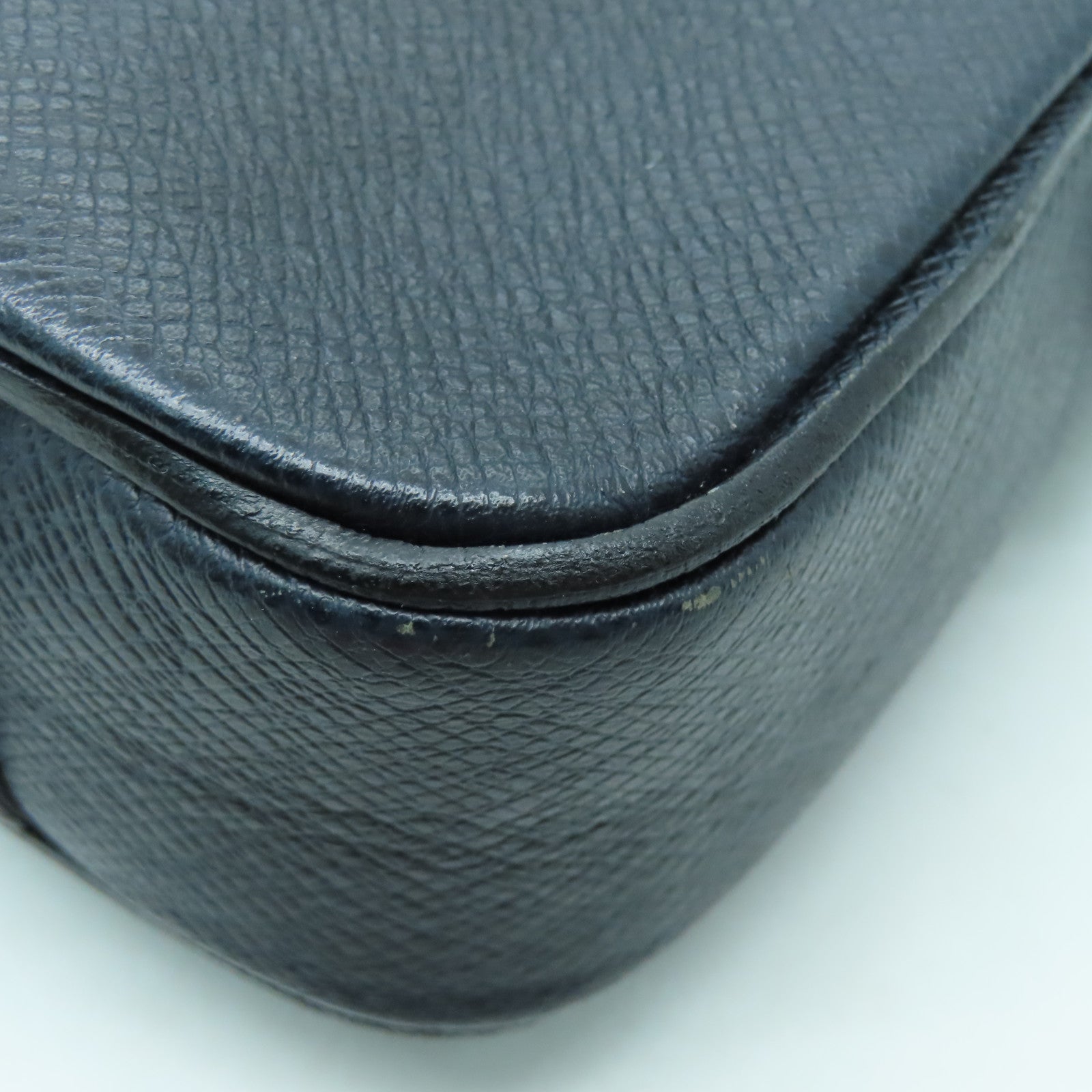 LOUIS VUITTON cowhide leather Vassili PM silver buckle shoulder bag black