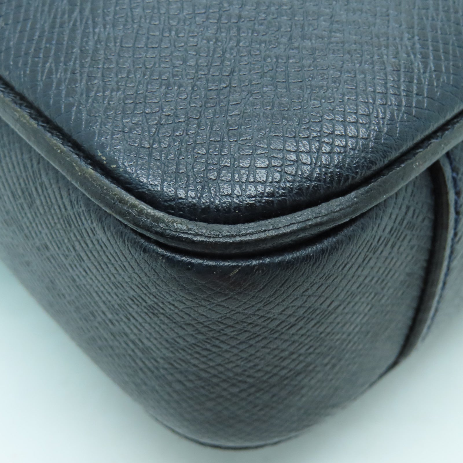 LOUIS VUITTON cowhide leather Vassili PM silver buckle shoulder bag black