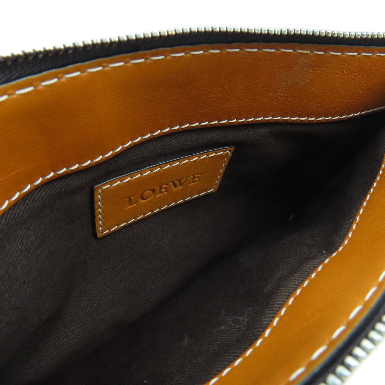 LOEWE 牛皮皮革Shoulder Bag銀扣肩背袋啡色