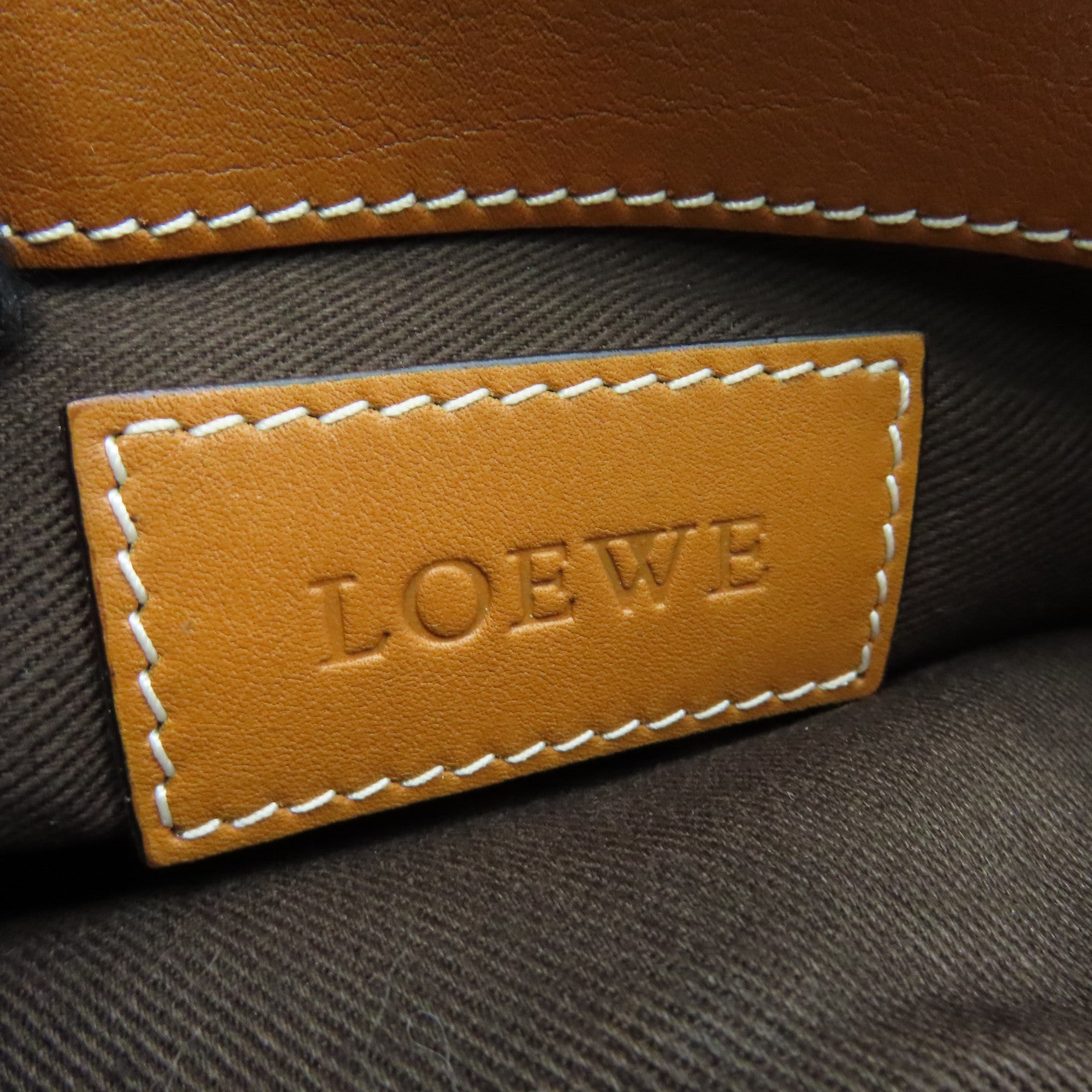 LOEWE 牛皮皮革Shoulder Bag銀扣肩背袋啡色