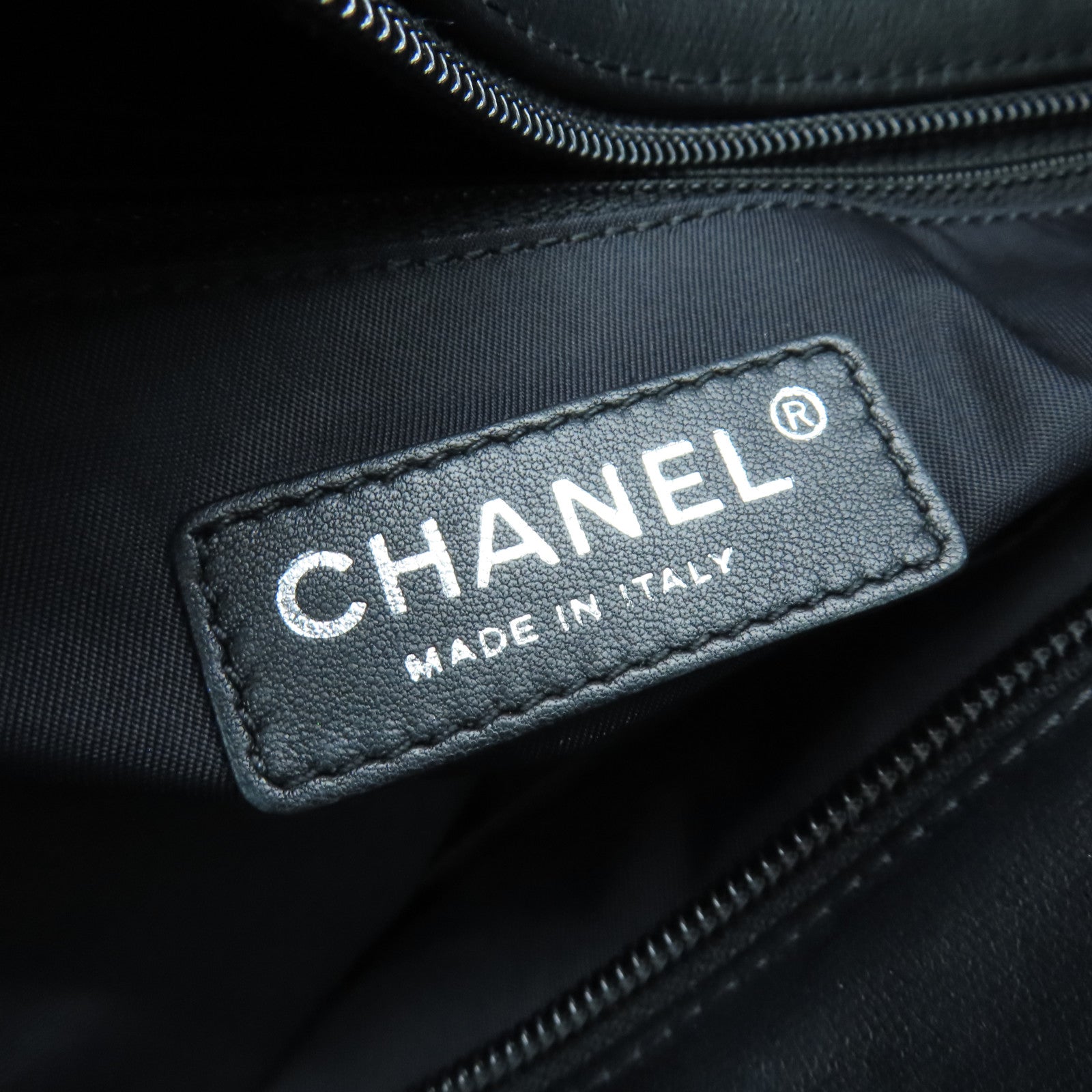 CHANEL 牛皮皮革Totebag銀扣手挽袋黑色