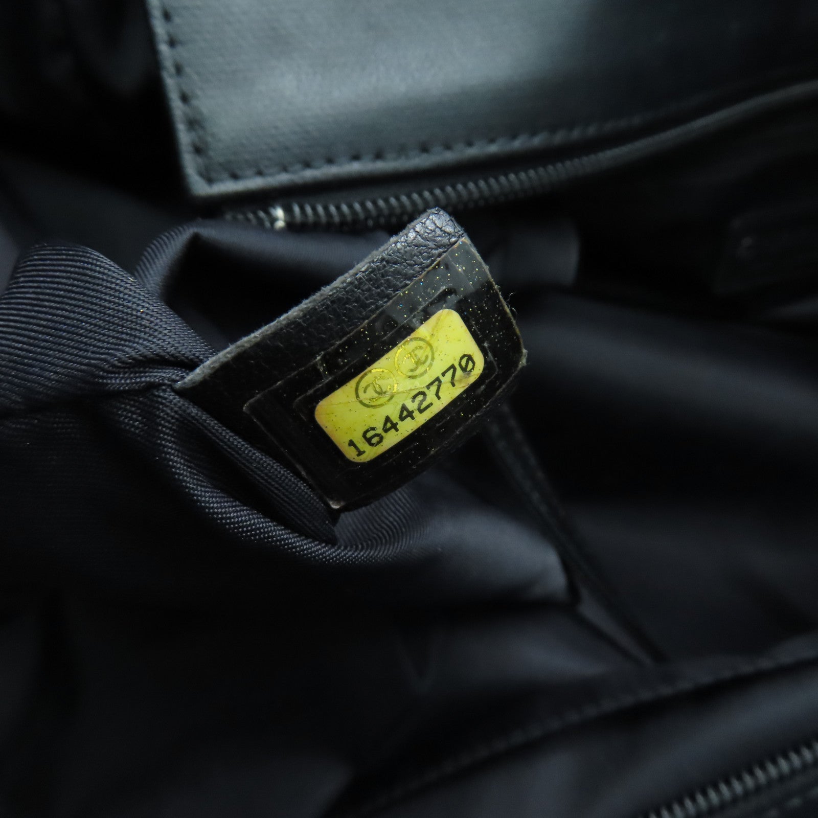 CHANEL 牛皮皮革Totebag銀扣手挽袋黑色