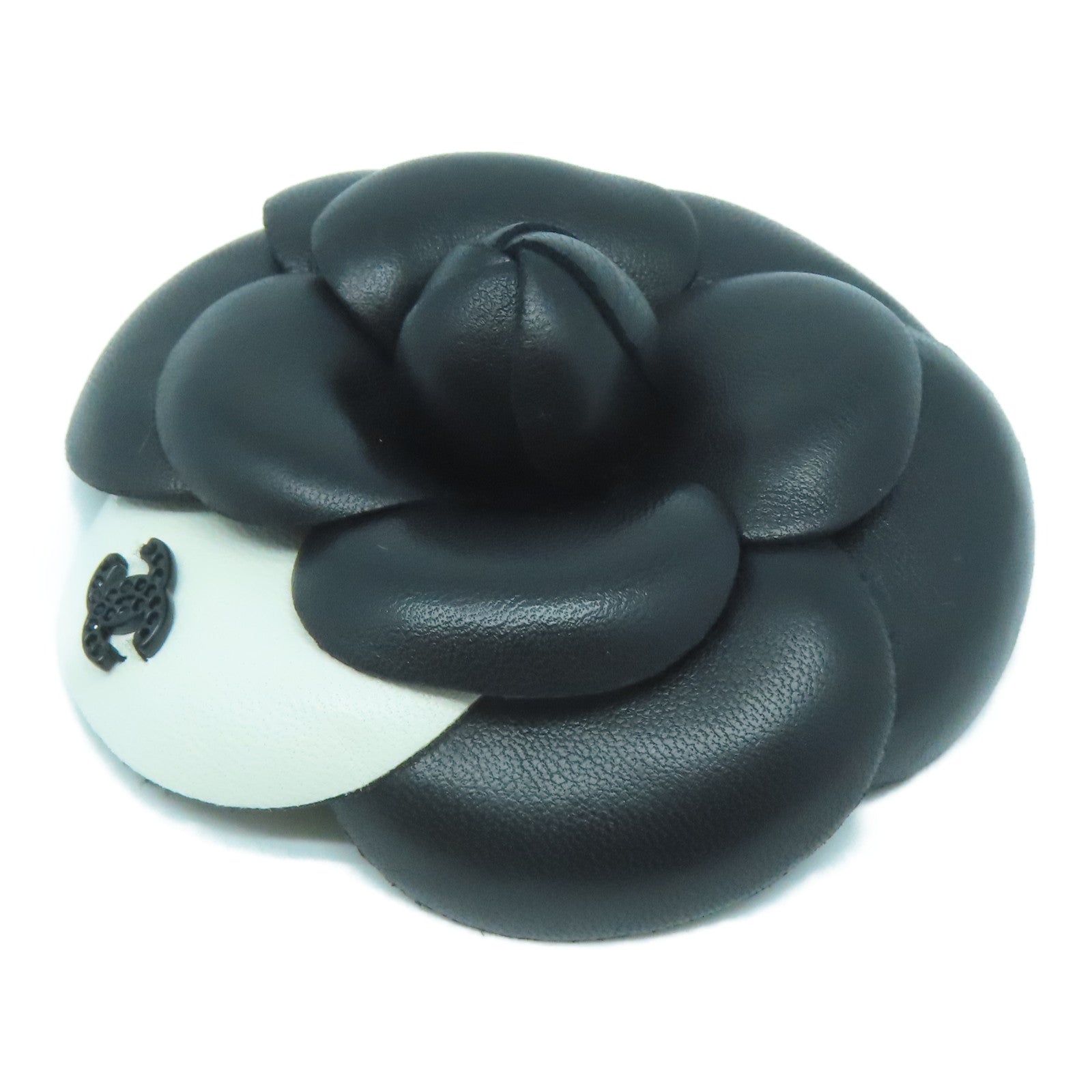 CHANEL 皮革Brooch胸針黑色/白色