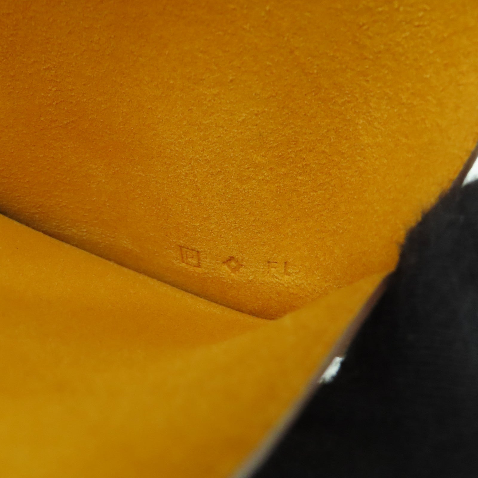 HERMES Evercolor皮革Passport Case銀扣護照套黃色