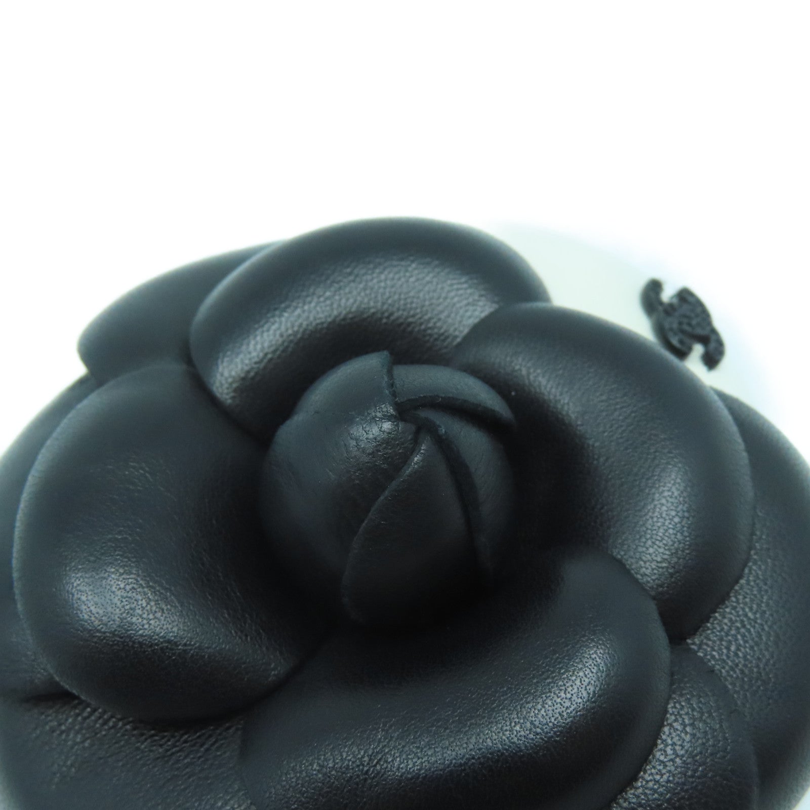 CHANEL 皮革Brooch胸針黑色/白色