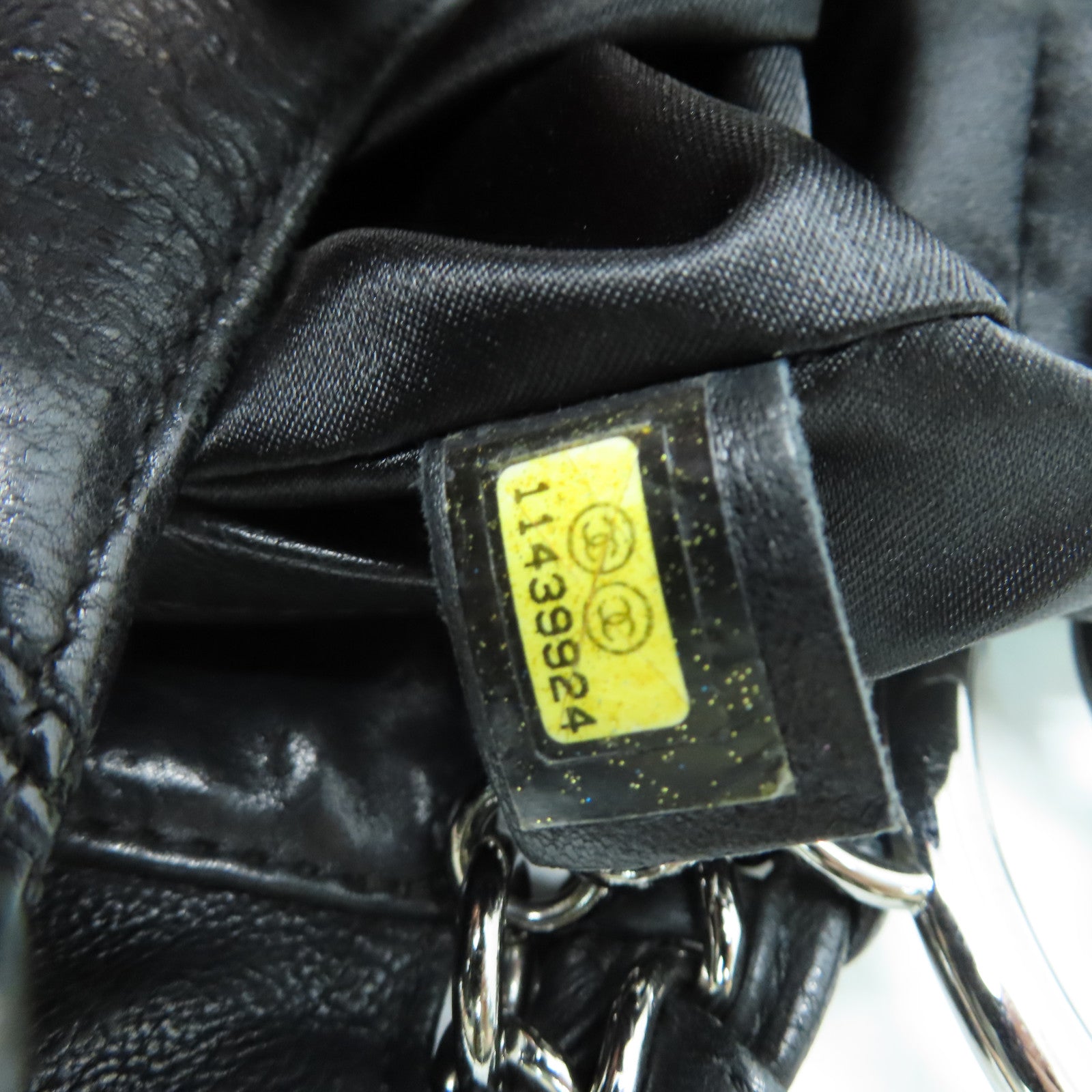CHANEL 牛皮皮革Chain Shoulder银扣肩背袋黑色