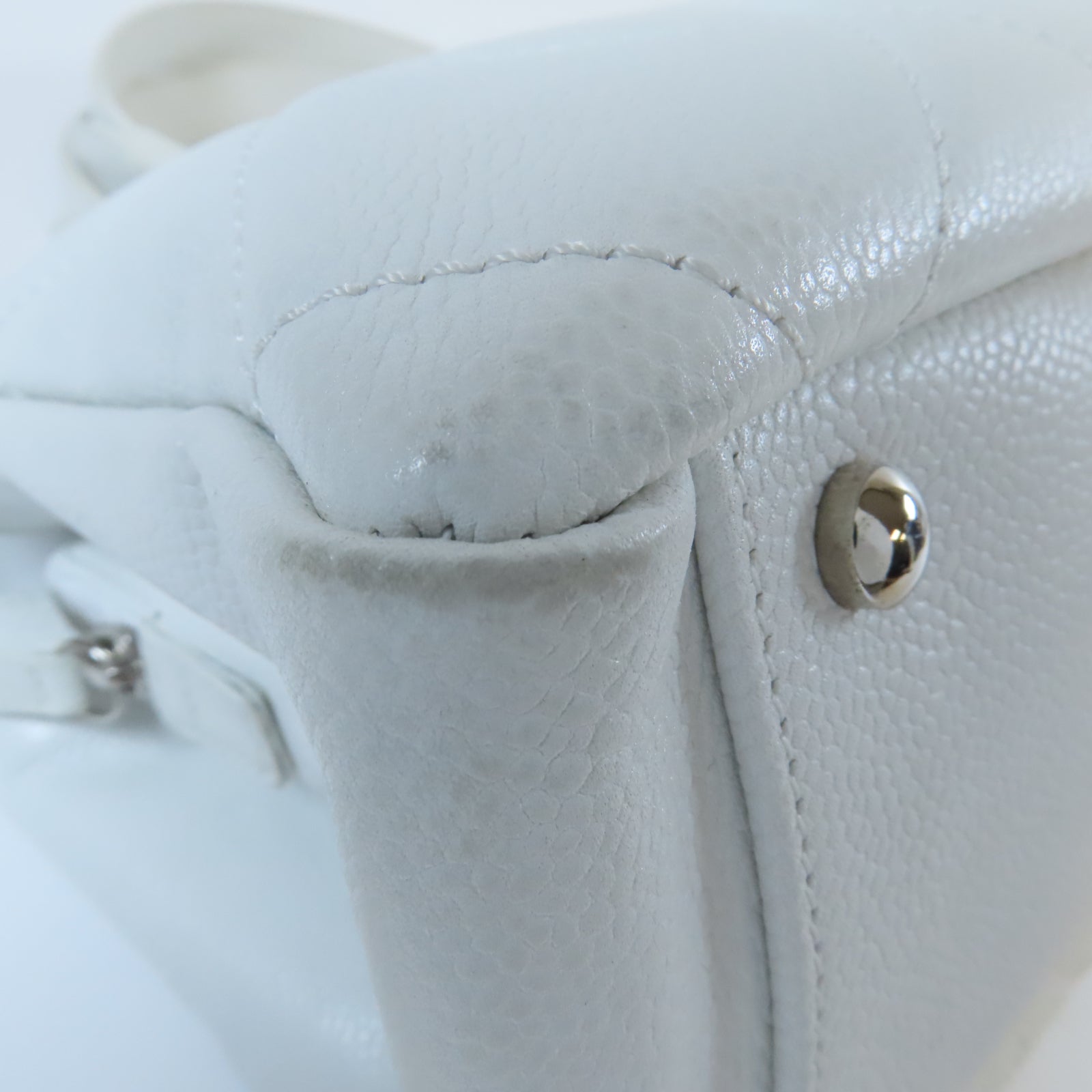 CHANEL 菱格Caviar皮革Chain Shoulder銀扣手挽袋白色