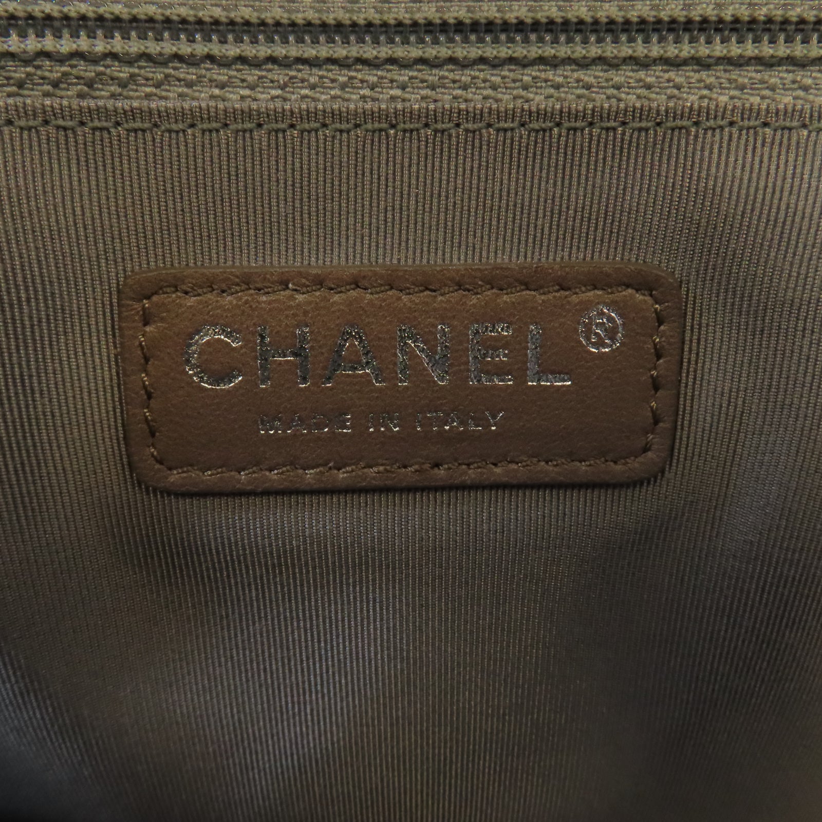 CHANEL 菱格Caviar皮革Chain Shoulder銀扣手挽袋白色