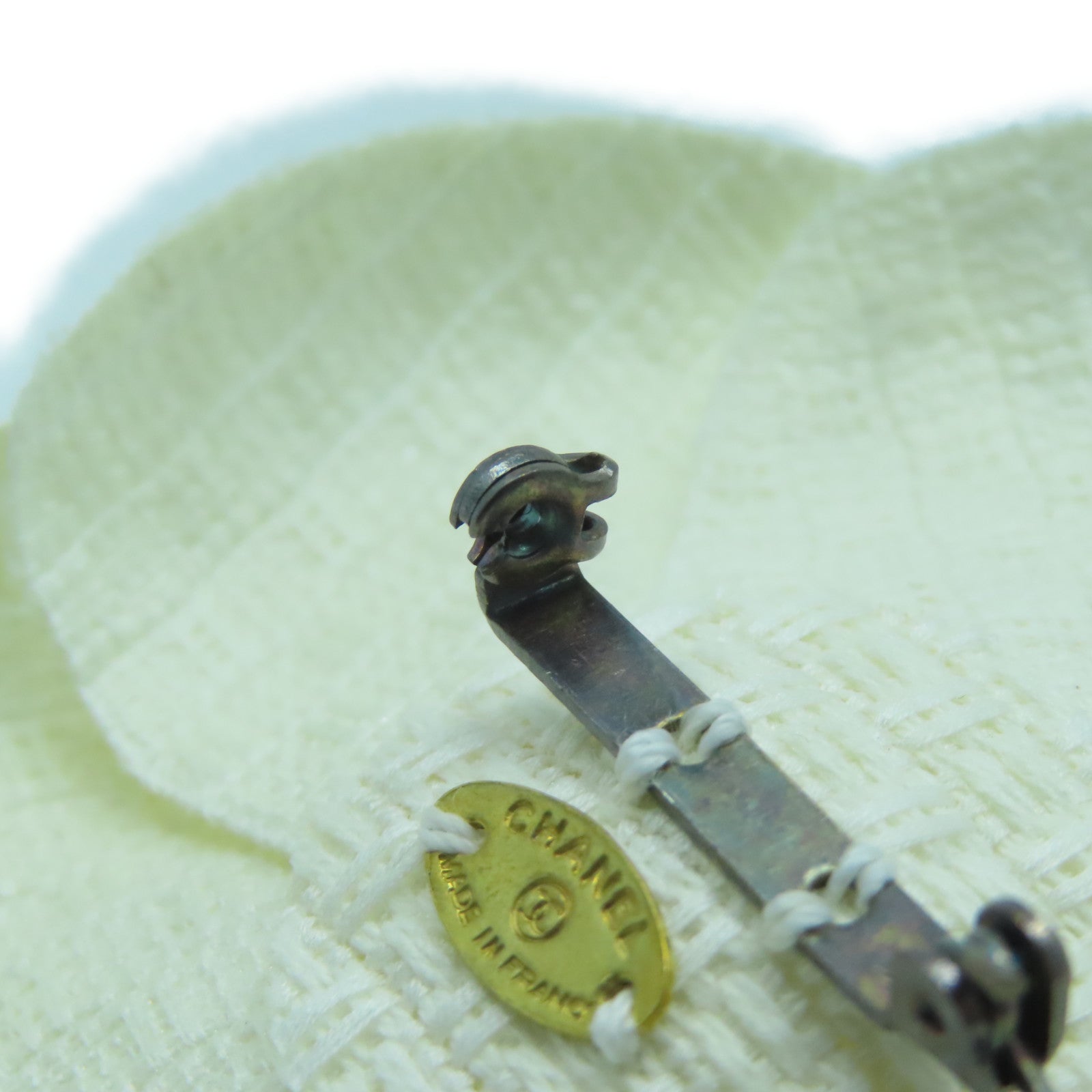 CHANEL 帆布Brooch胸針白色
