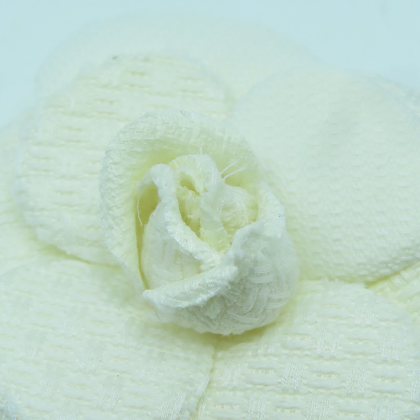 CHANEL 帆布Brooch胸針白色