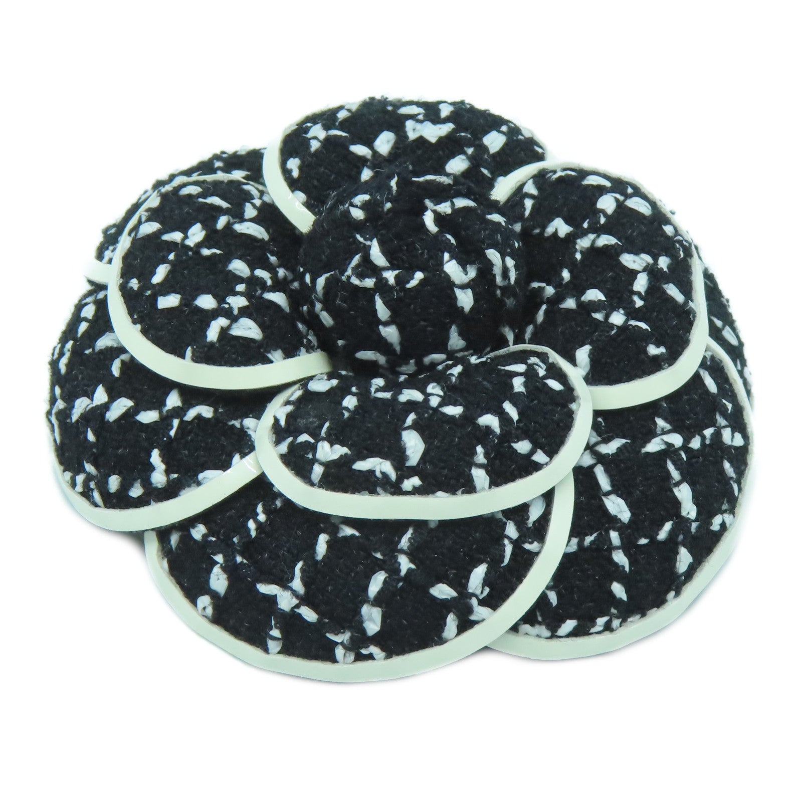 CHANEL 斜紋軟呢Brooch胸針黑色/白色