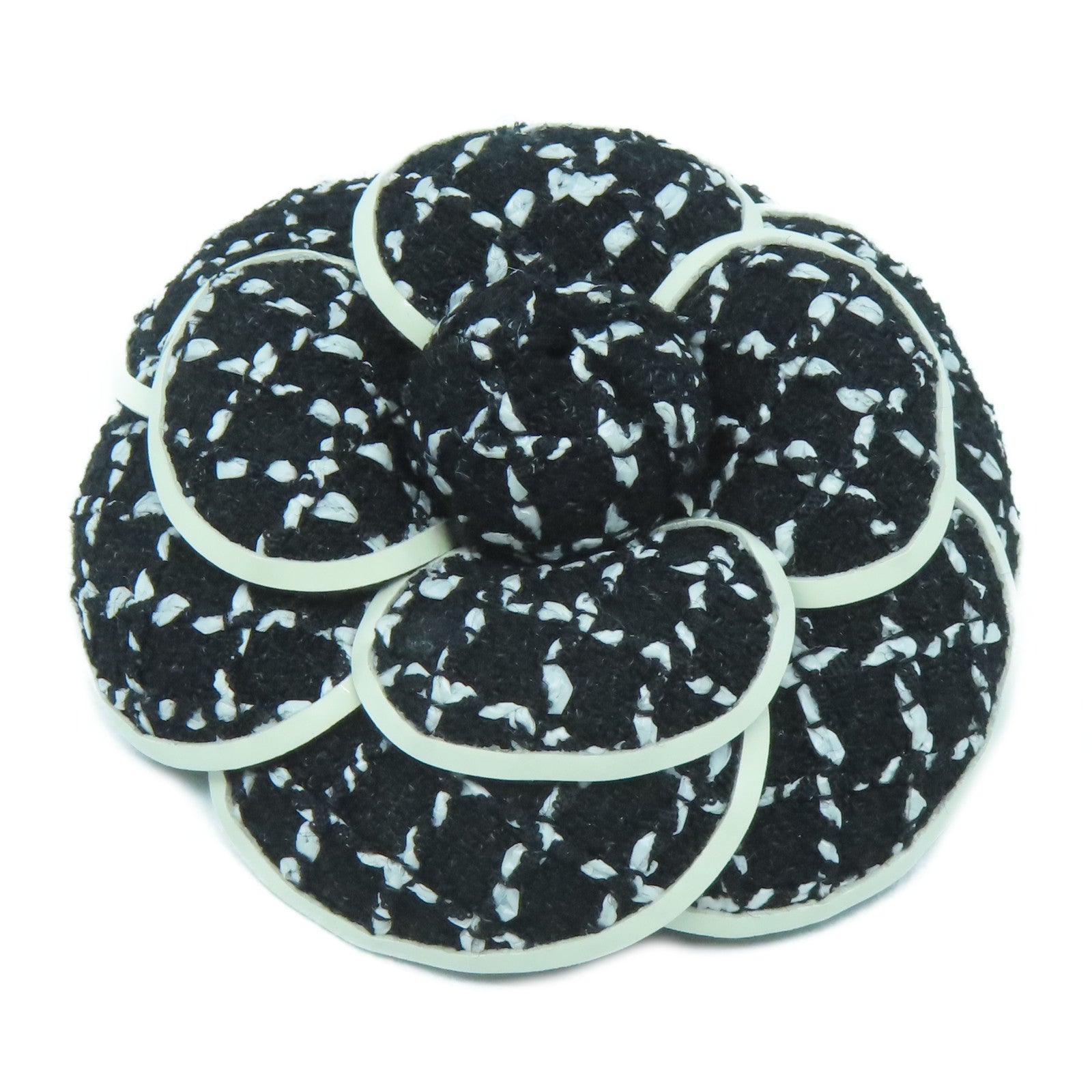 CHANEL 斜紋軟呢Brooch胸針黑色/白色