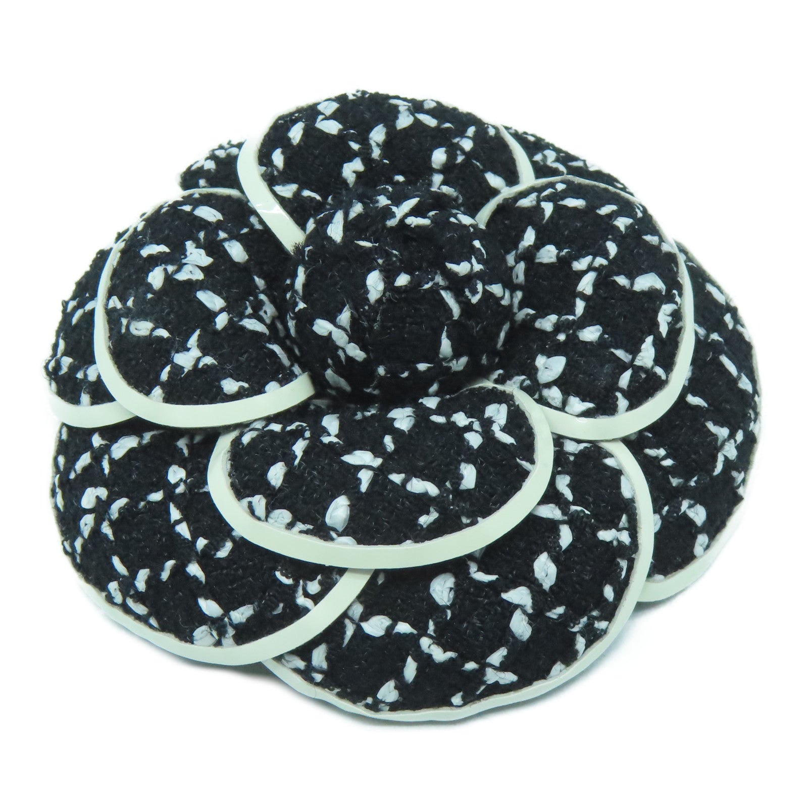 CHANEL 斜紋軟呢Brooch胸針黑色/白色