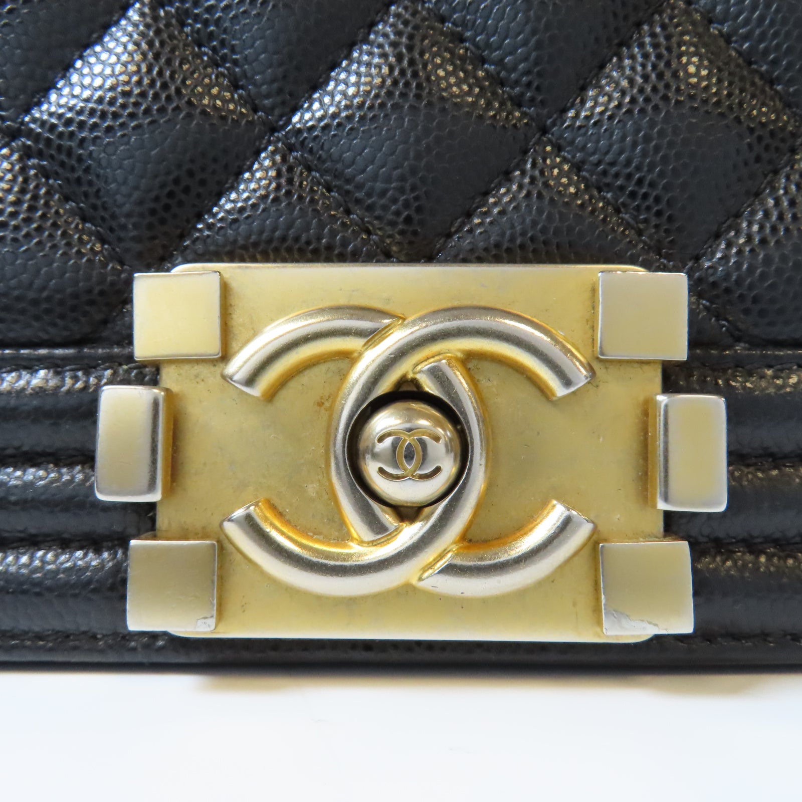 CHANEL 菱格Caviar皮革Boy Chanel金扣鏈帶肩背袋黑色