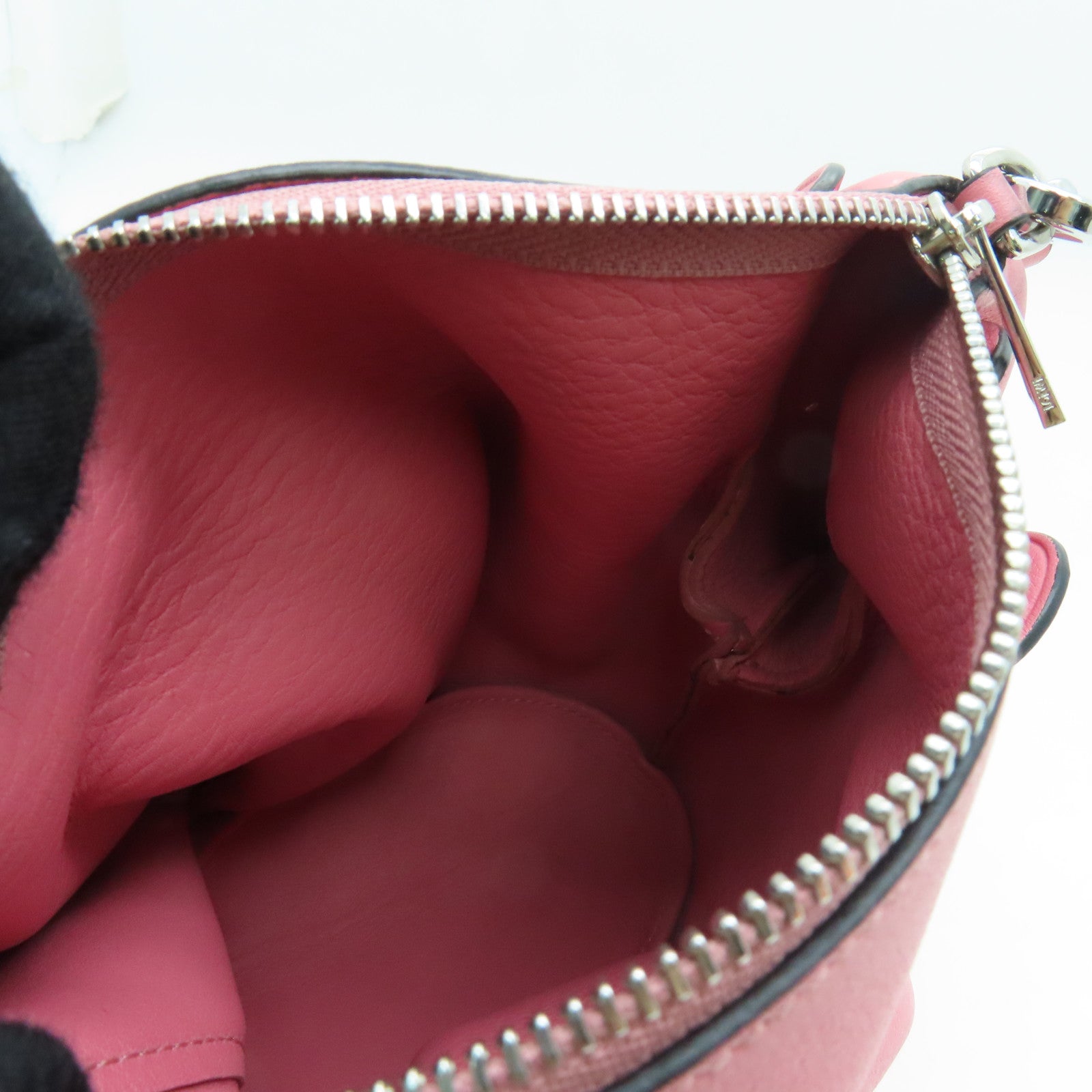 LOEWE 牛皮皮革Elephant Bag银扣肩背袋粉红色