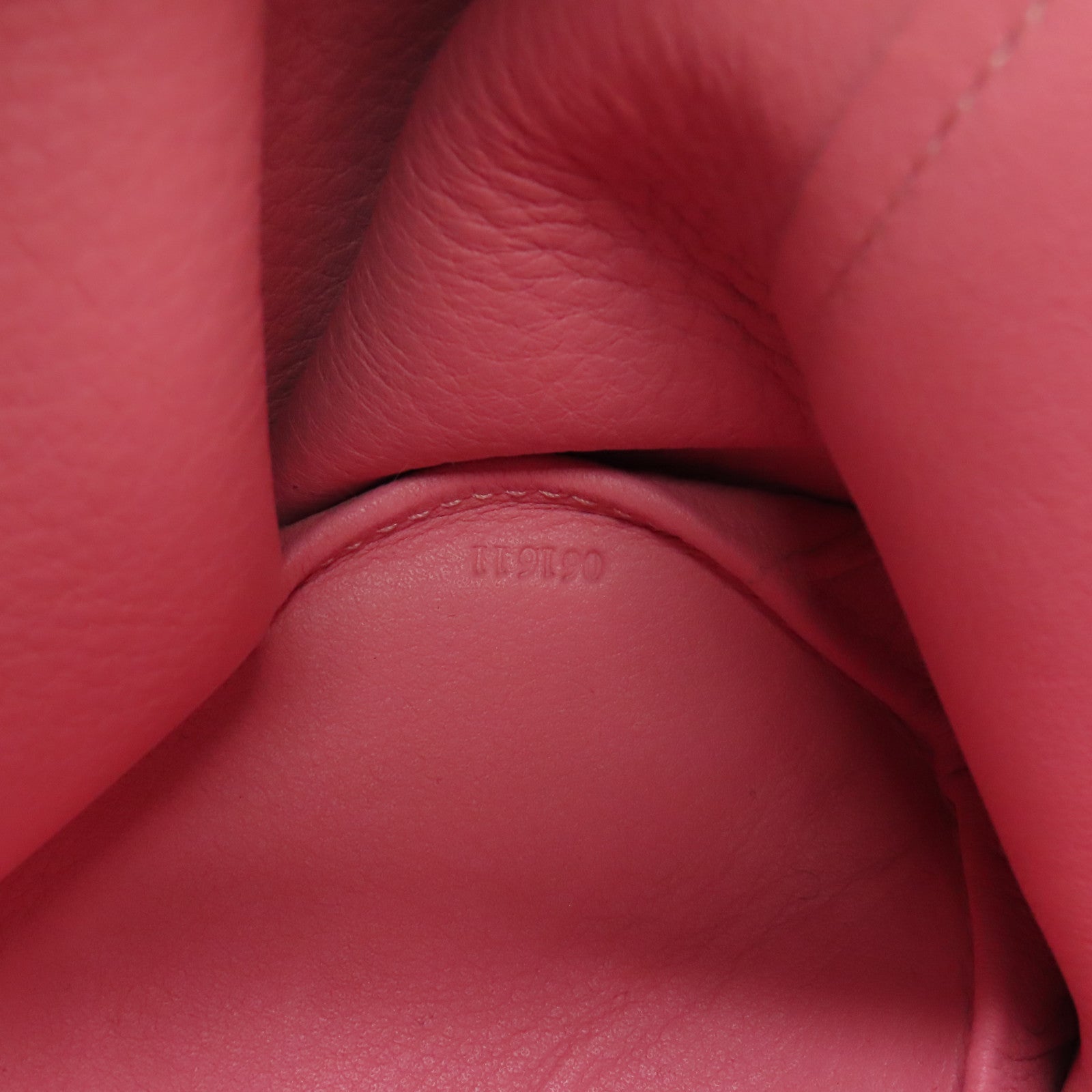 LOEWE 牛皮皮革Elephant Bag银扣肩背袋粉红色