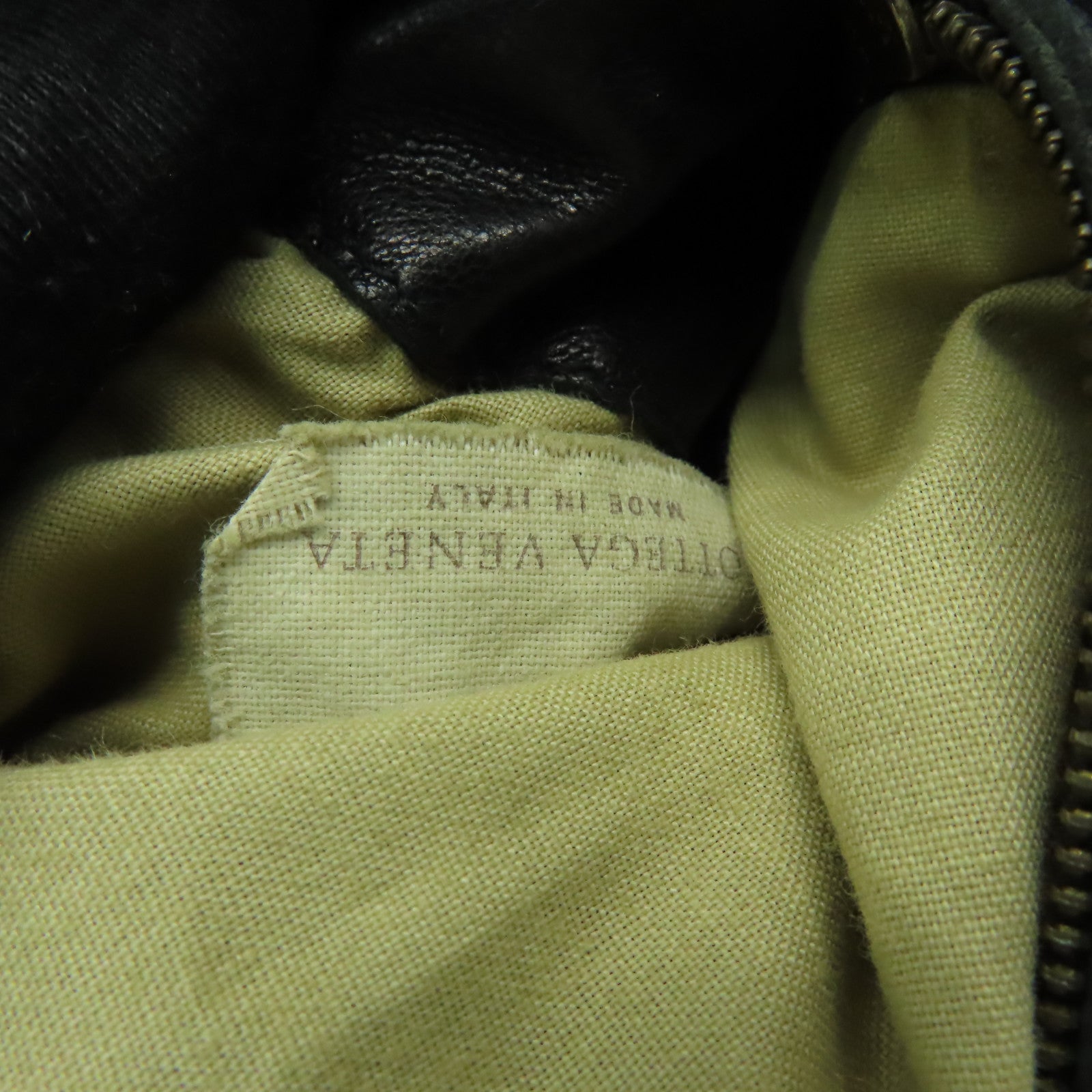 BOTTEGA VENETA 織紋皮革Shoulder Bag金扣肩背袋黒色