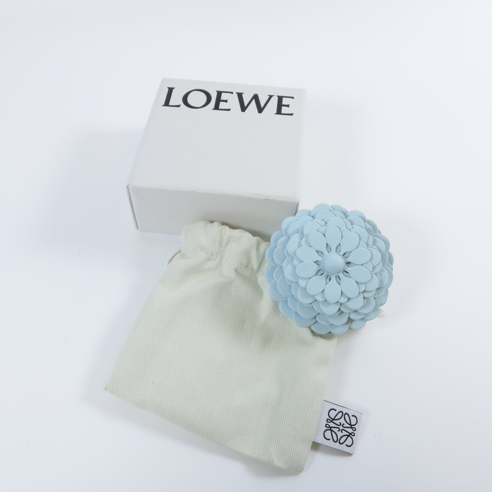 LOEWE 牛皮皮革Stud Flower銀扣飾釘淺藍色
