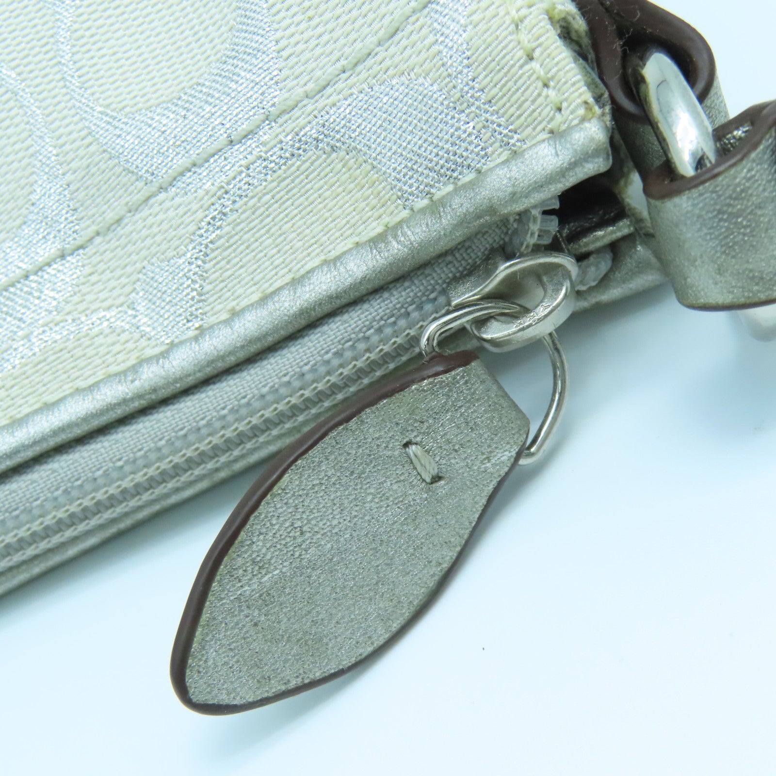 COACH 帆布Handbag銀扣手挽袋白色銀色